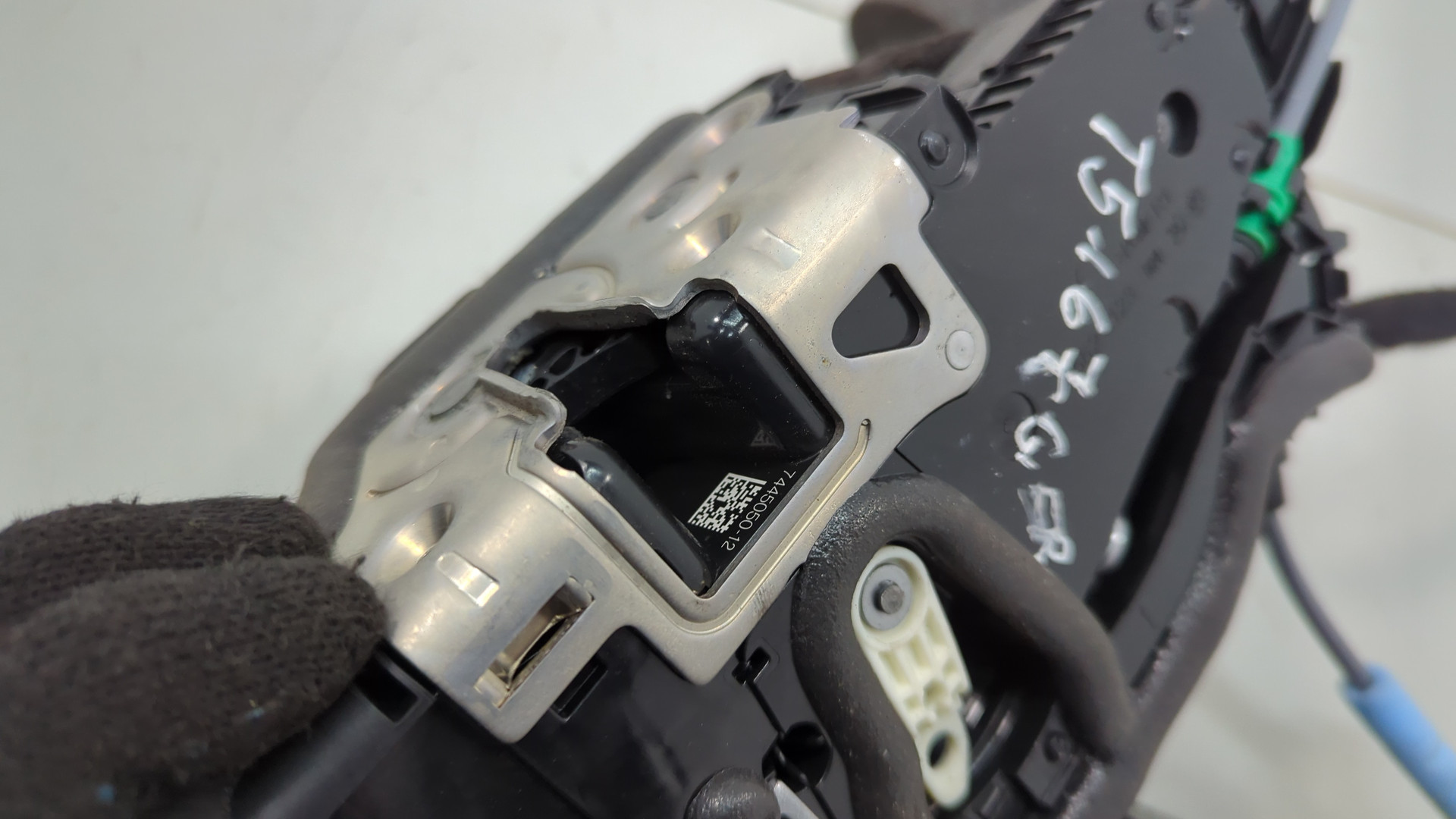 Замок двери передней правой