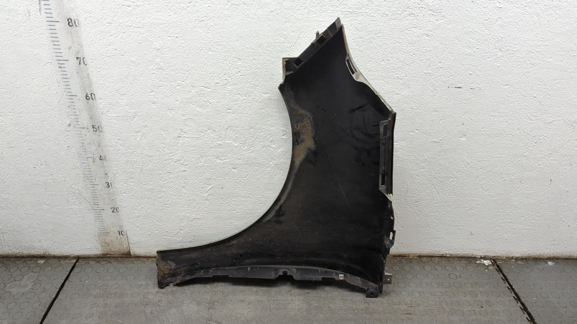 Крыло переднее правое