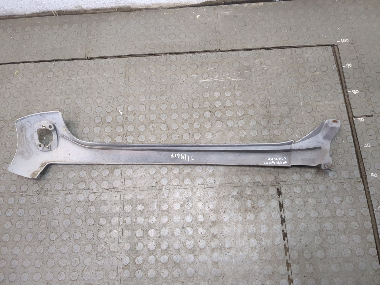 Молдинг лобового стекла