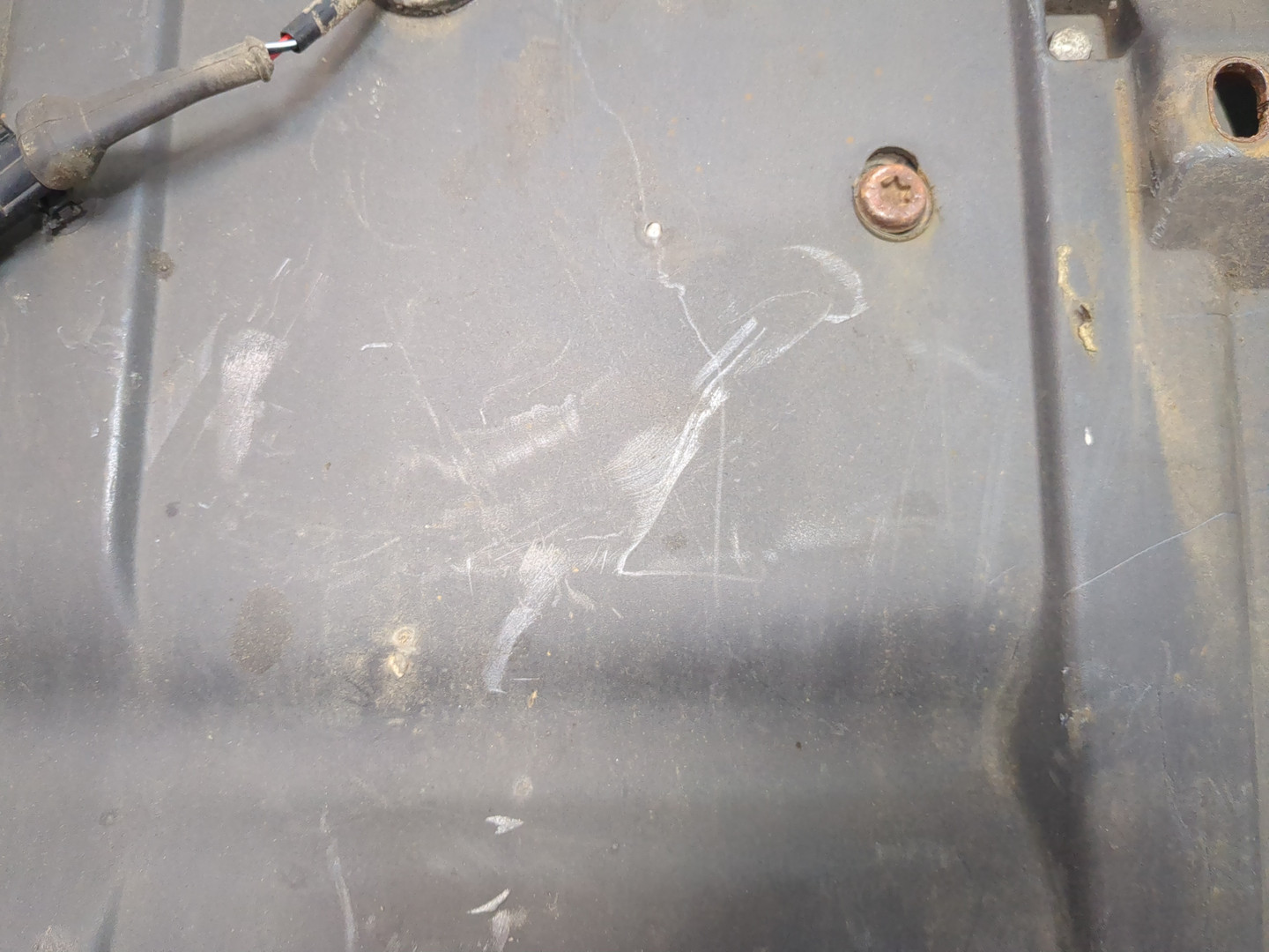 Крыло переднее правое