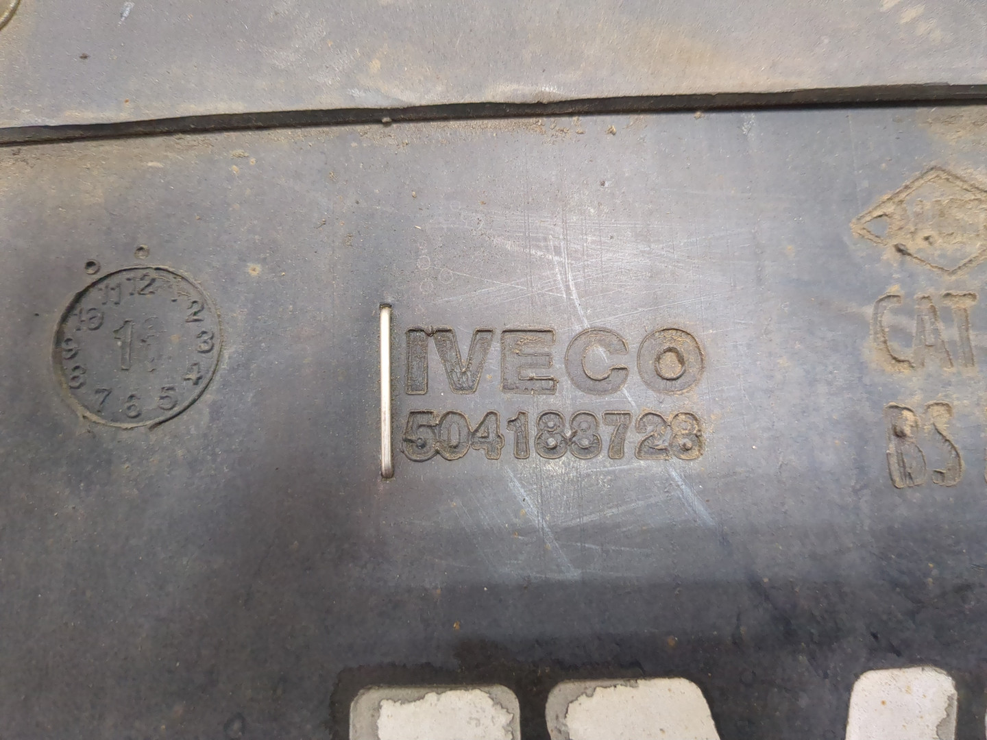 Крыло переднее правое