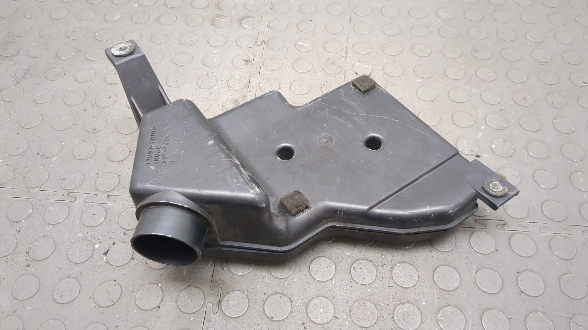 Резонатор воздушного фильтра