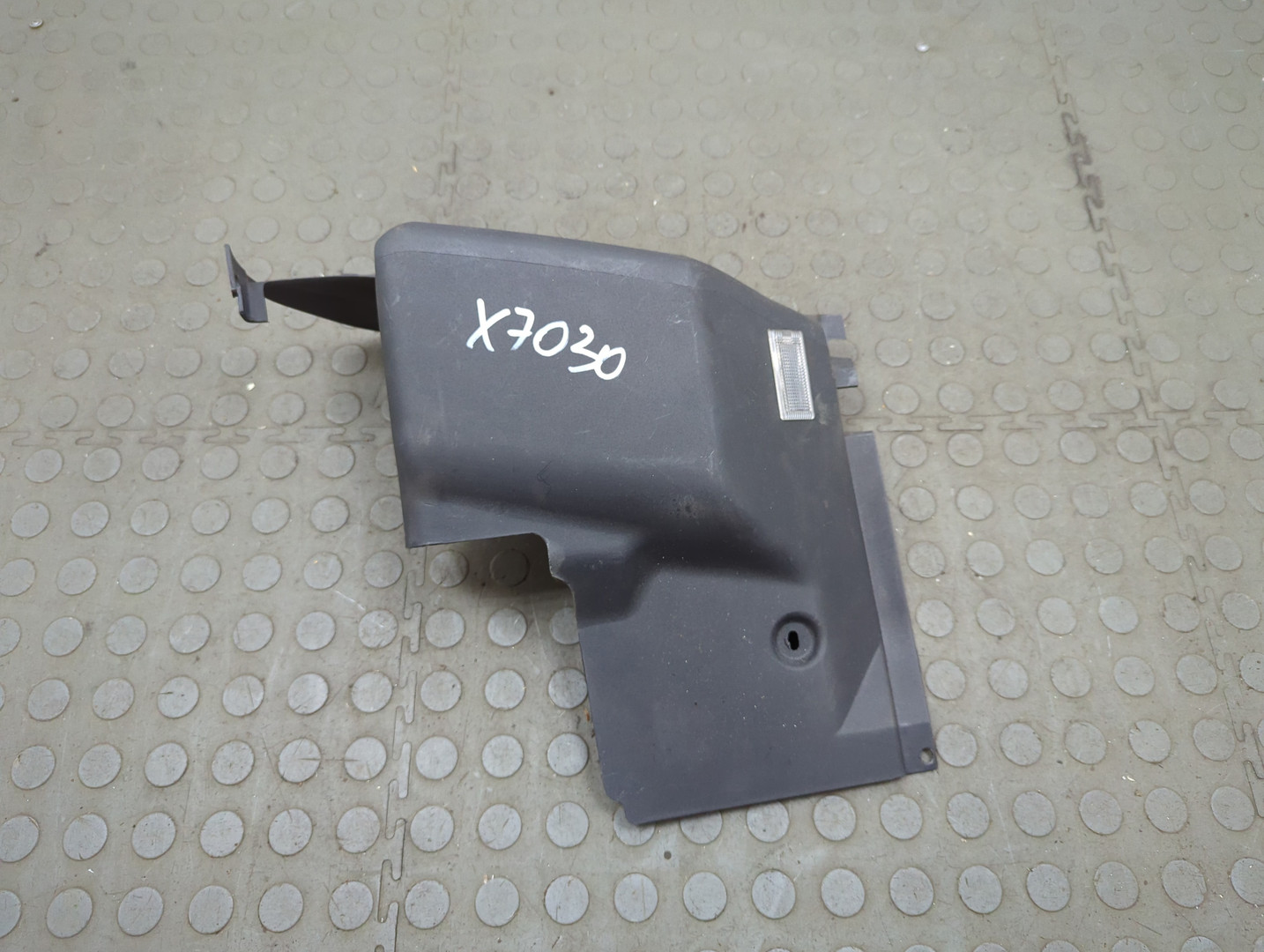 Обшивка багажника