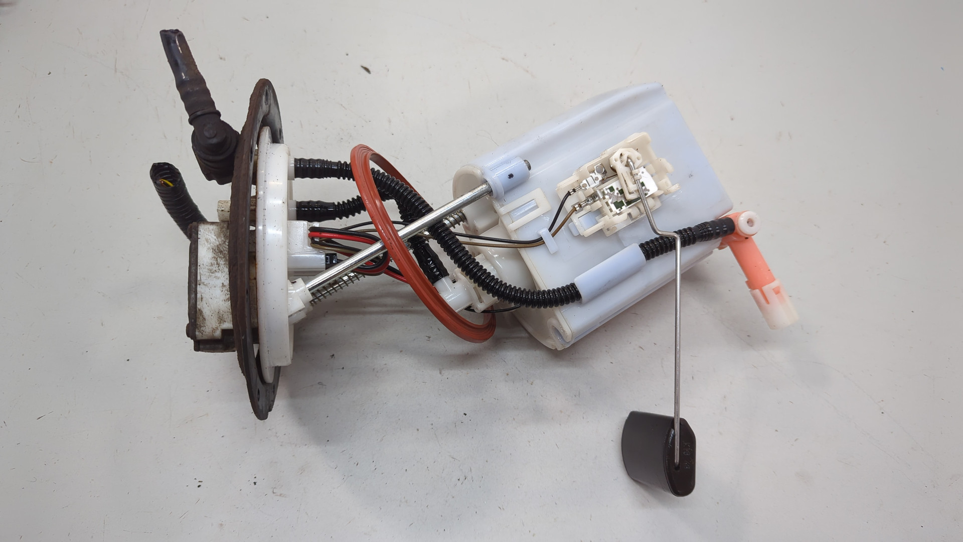 Насос топливный электрический