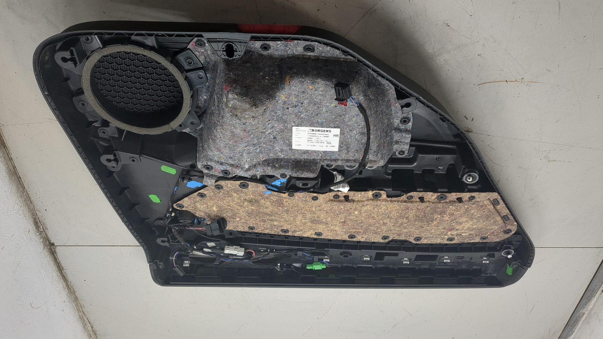 Обшивка двери задней правой