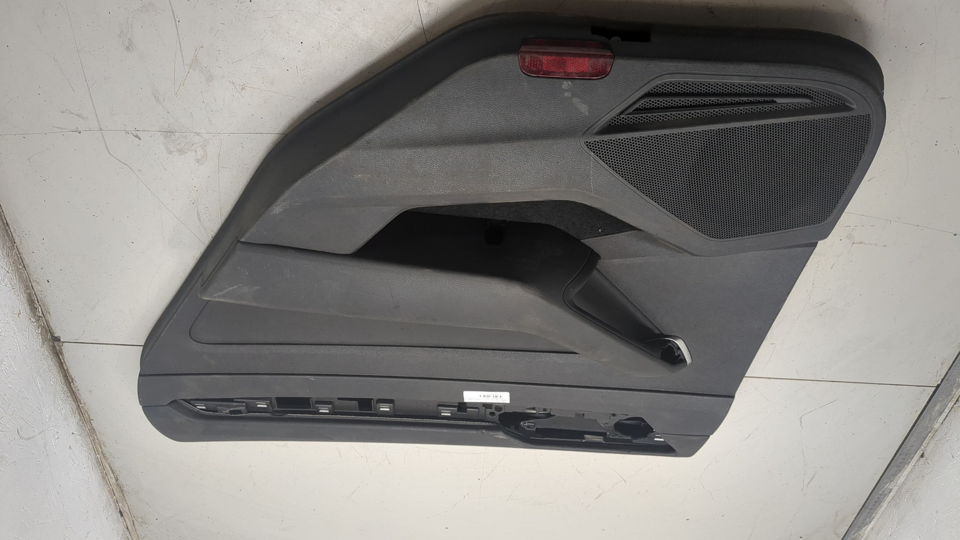 Обшивка двери задней правой