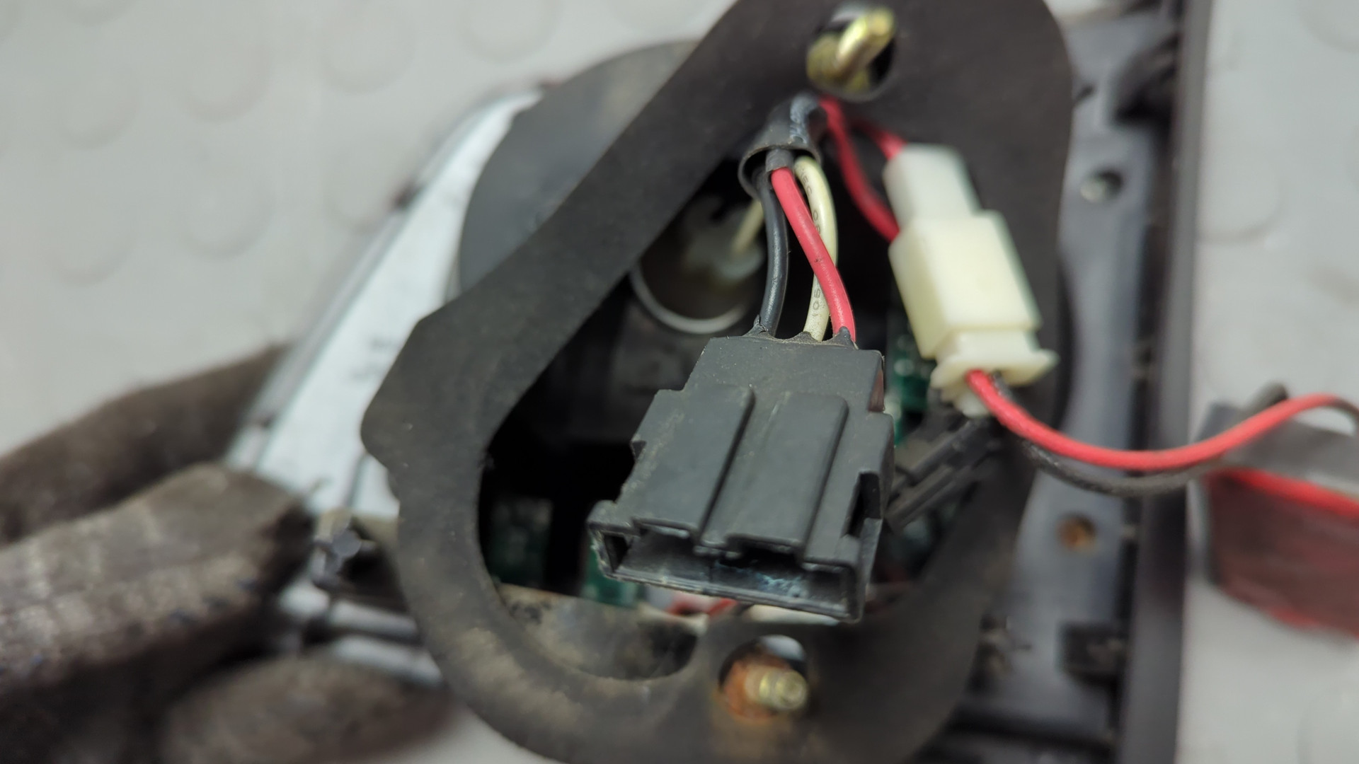 Фонарь задний внутренний левый