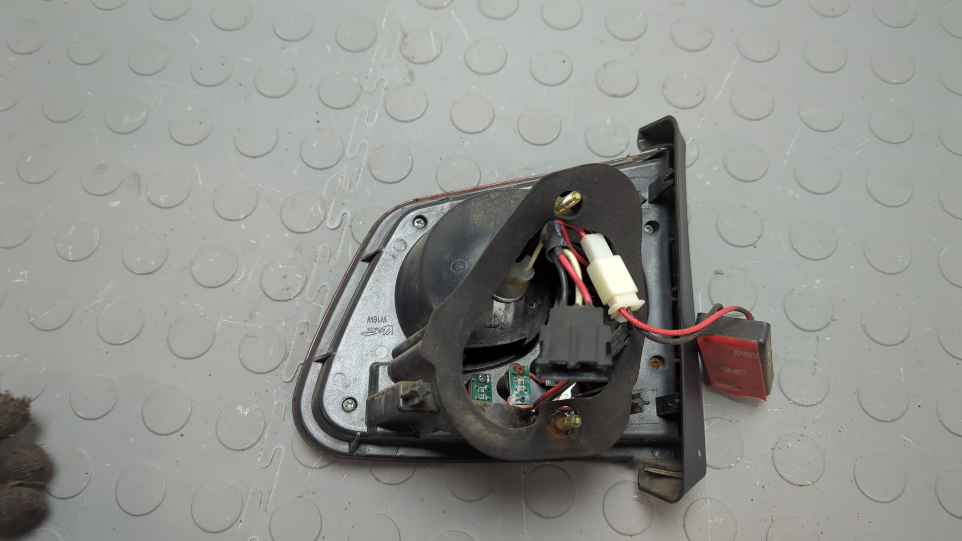 Фонарь задний внутренний левый