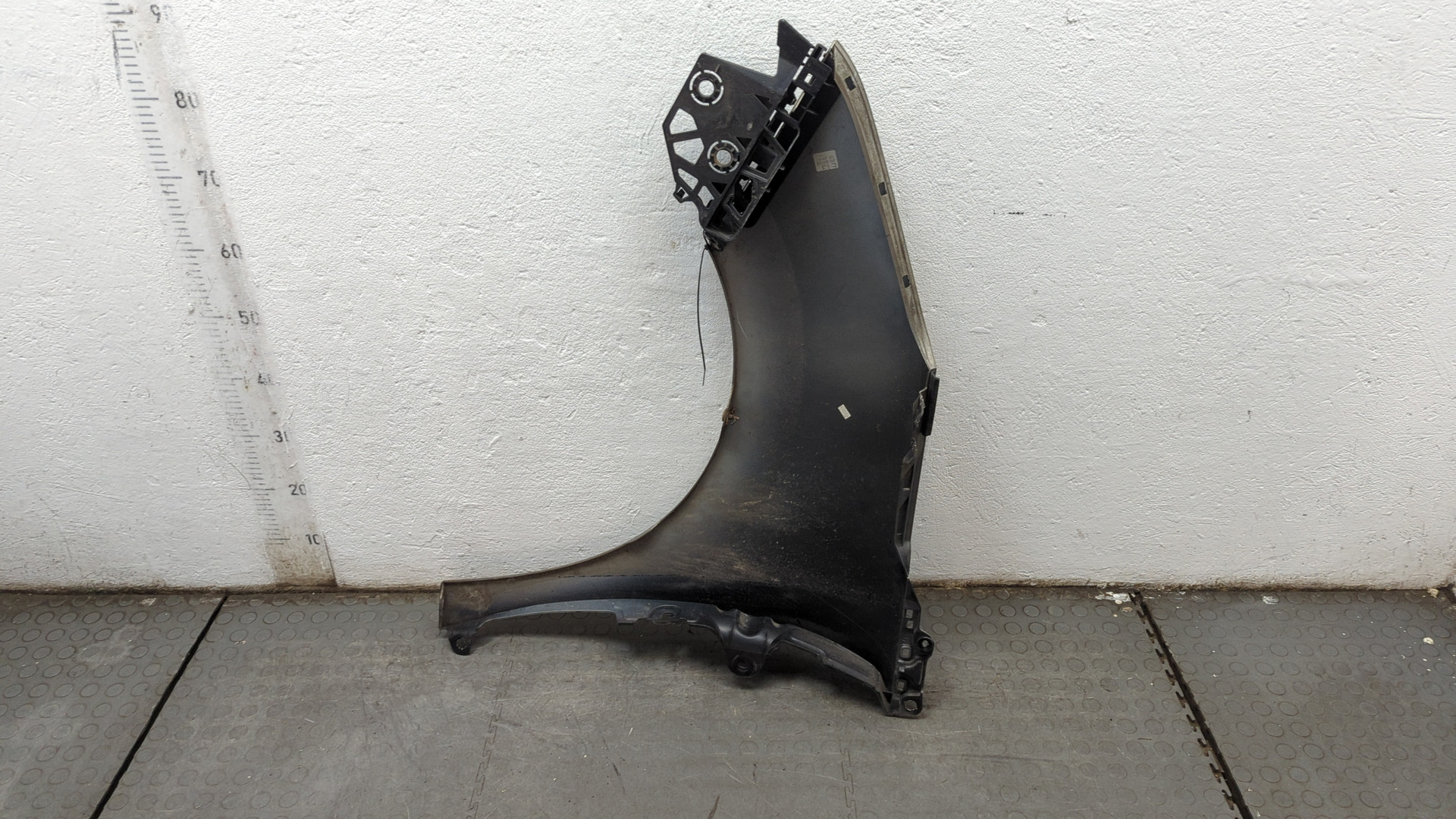 Крыло переднее правое