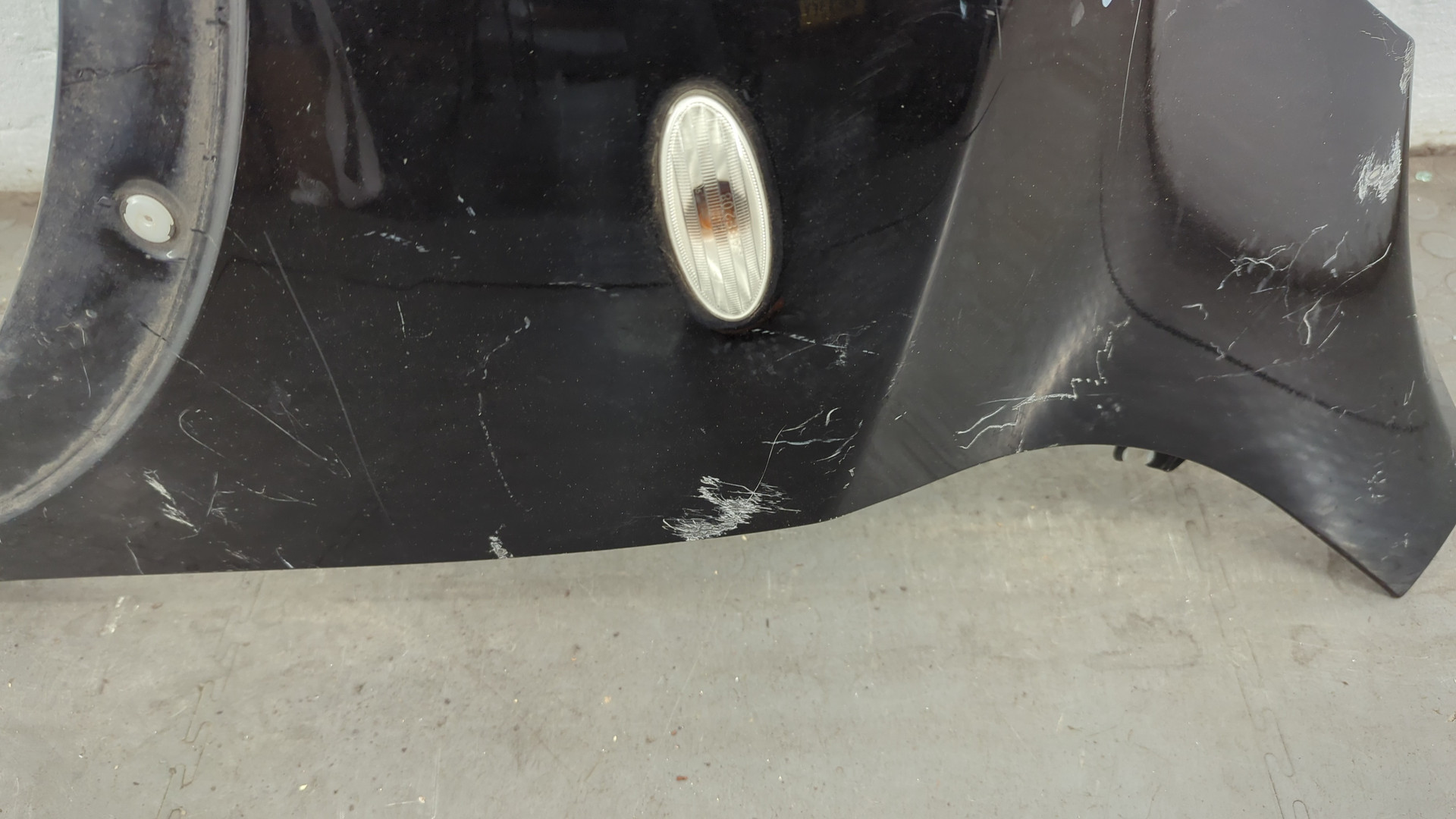 Крыло переднее левое