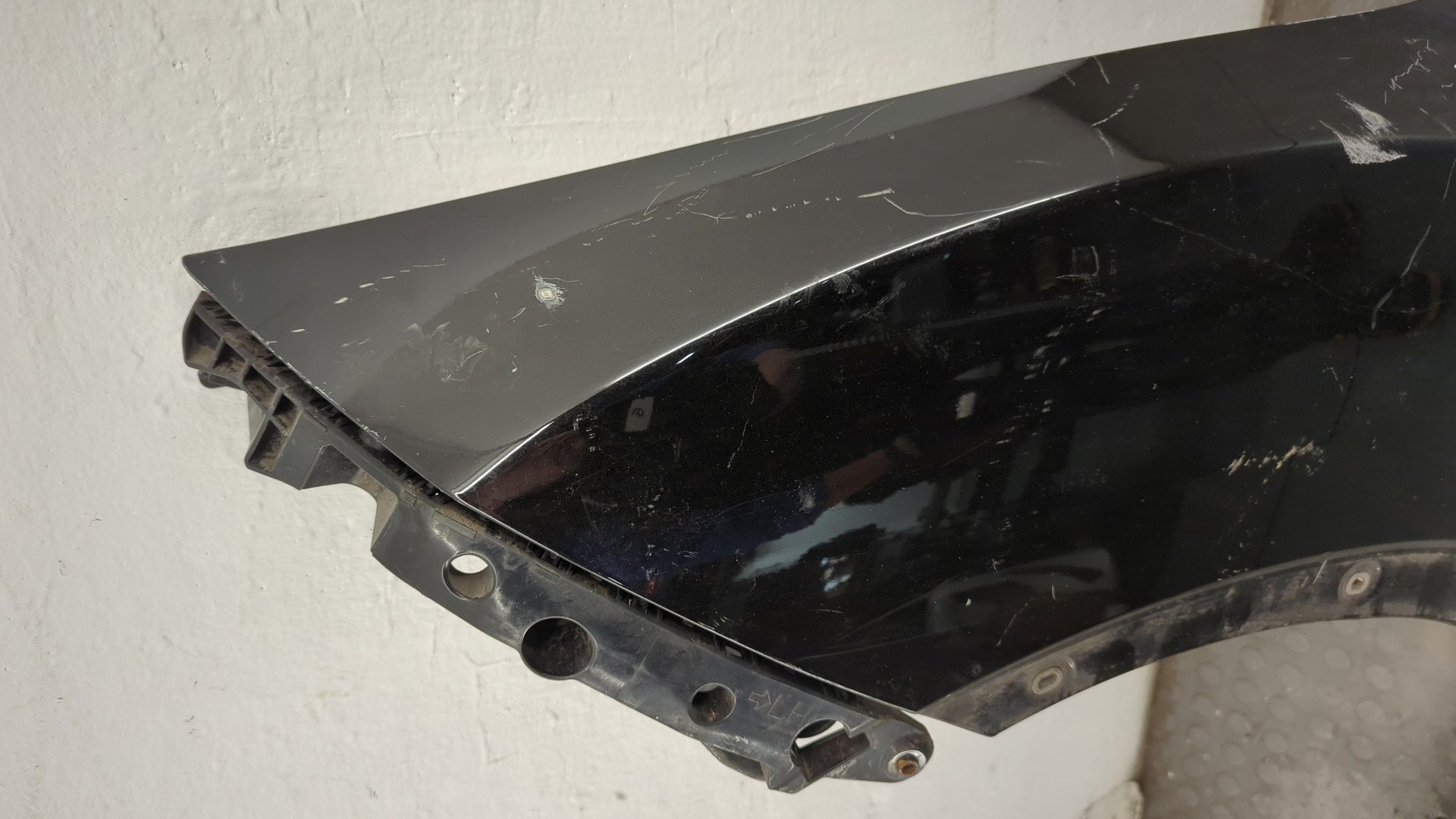 Крыло переднее левое