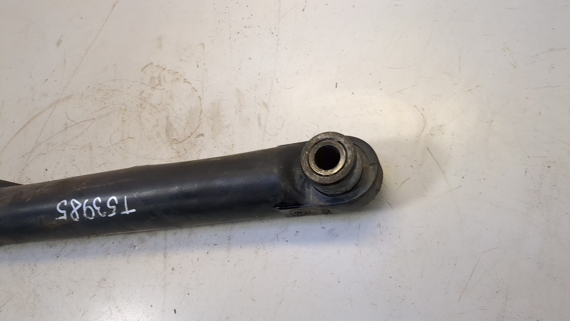 Рабочий цилиндр подъема кабины