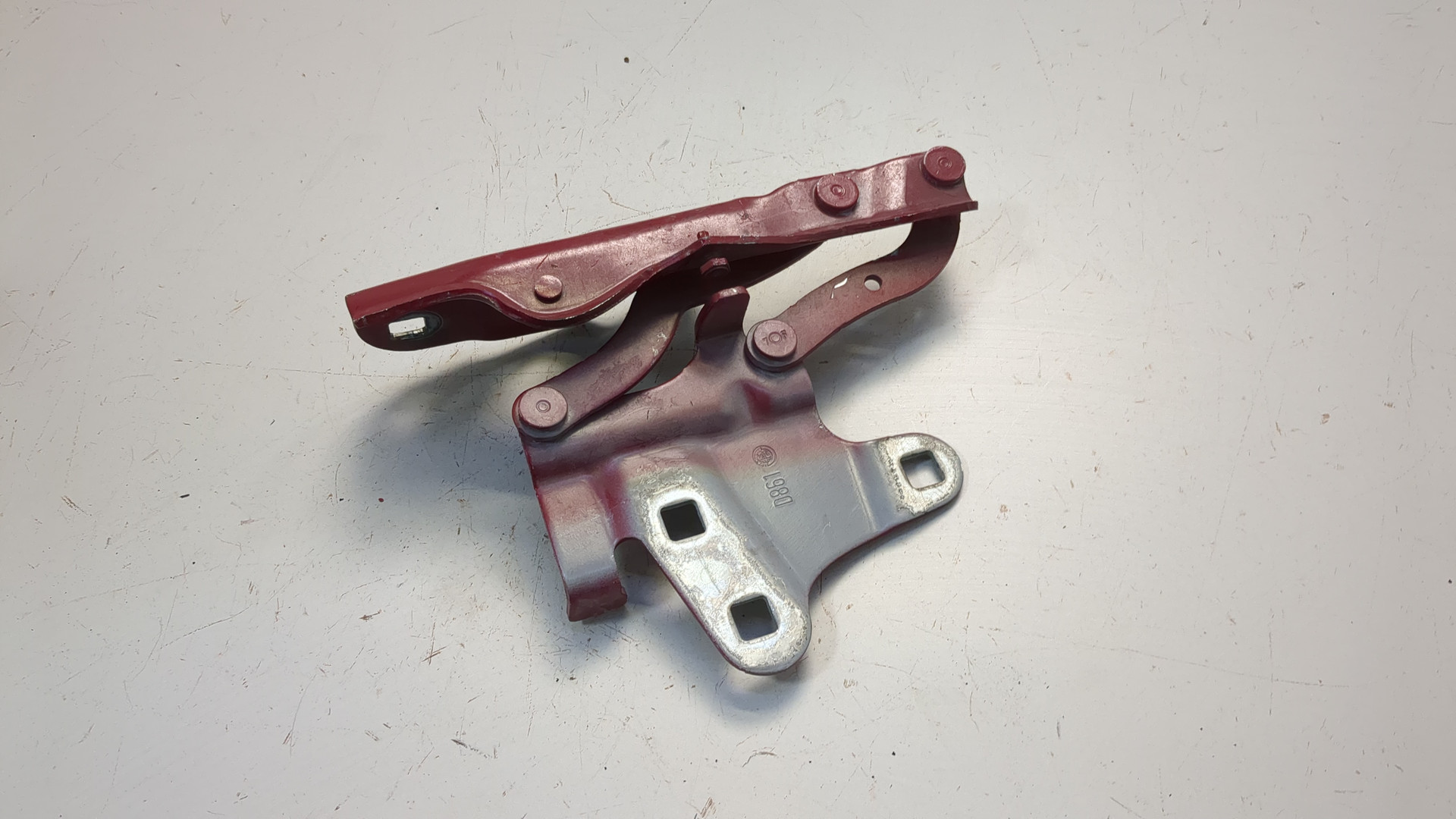 Петля капота левая