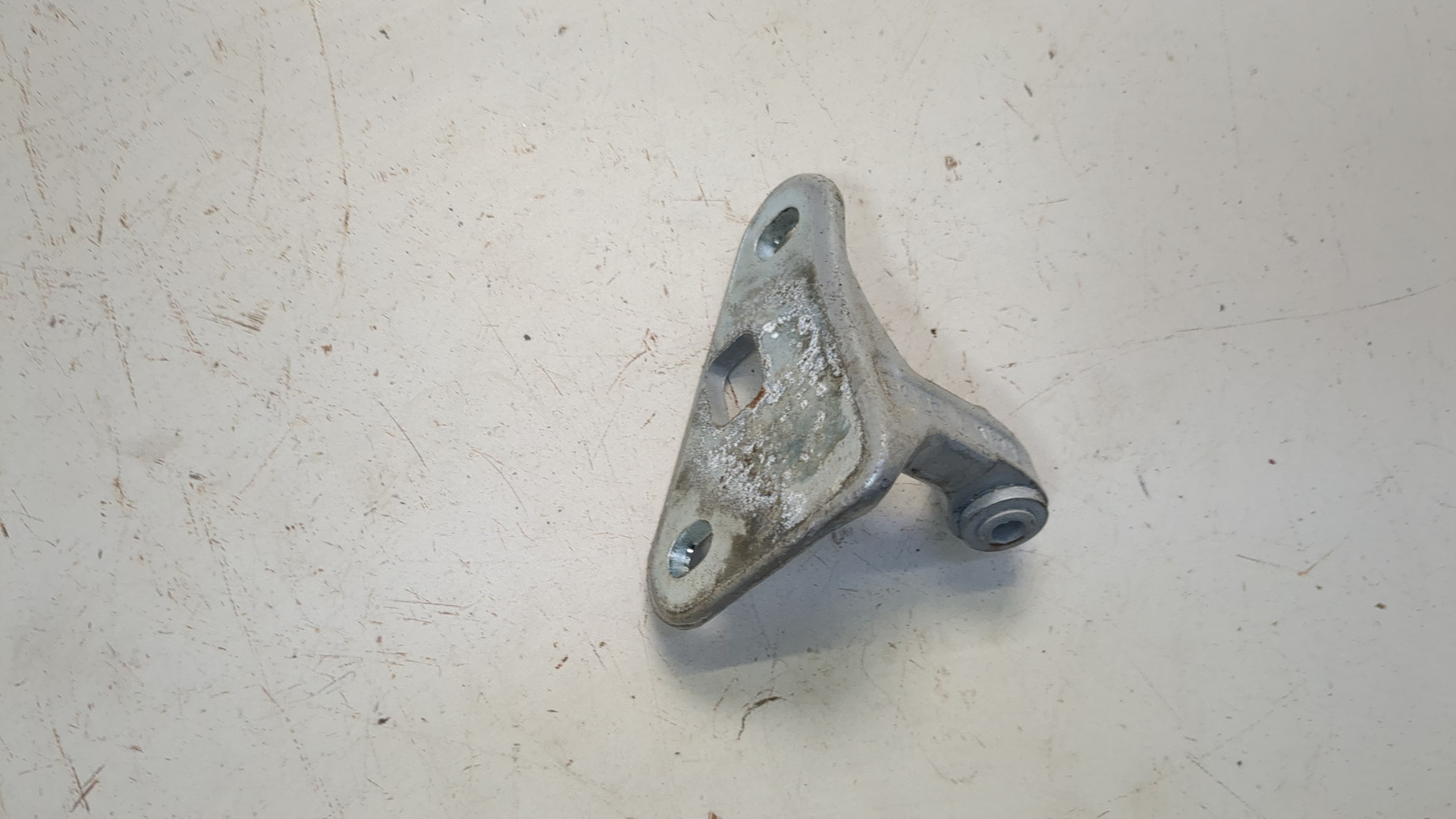 Петля двери