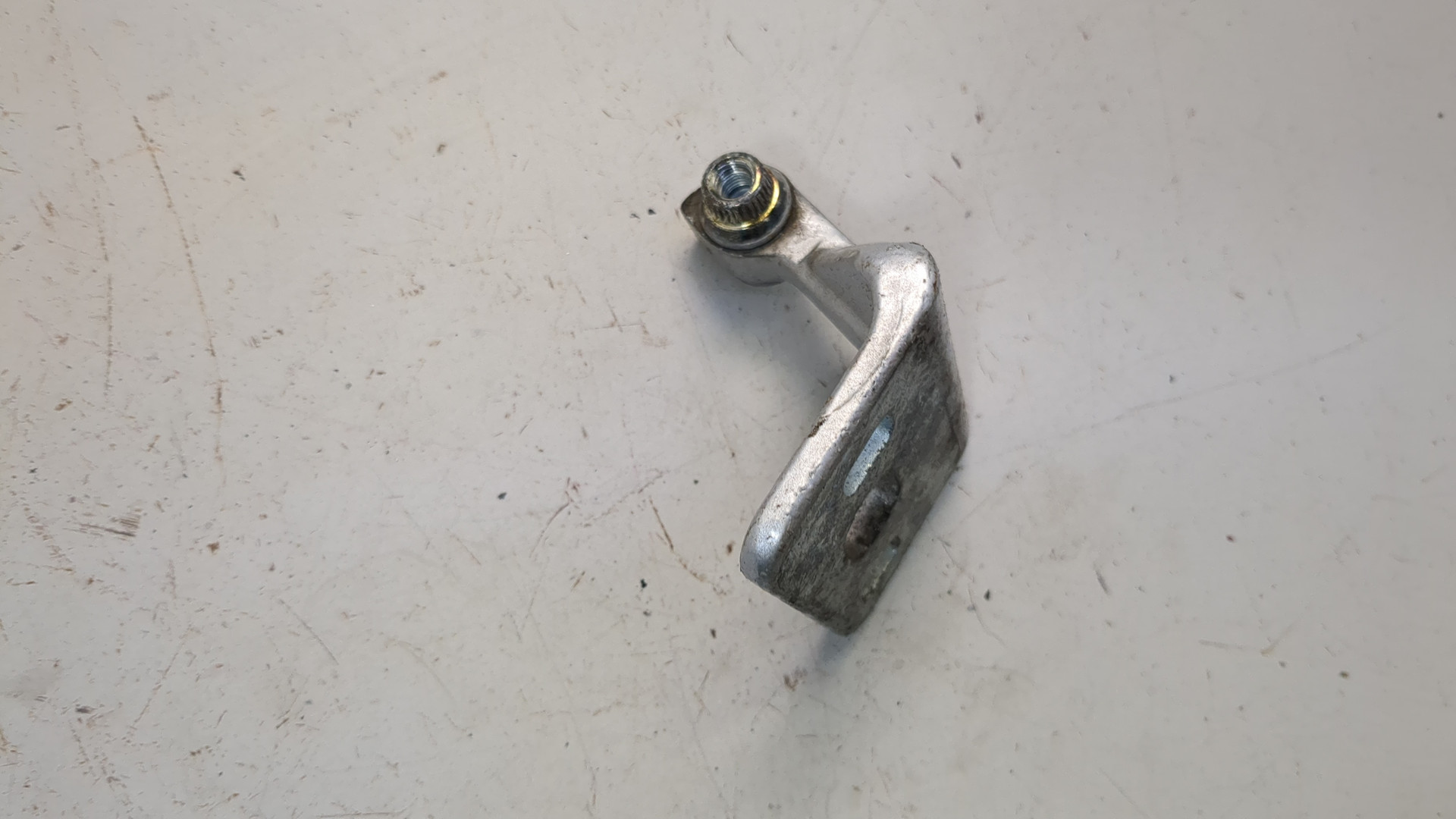 Петля двери