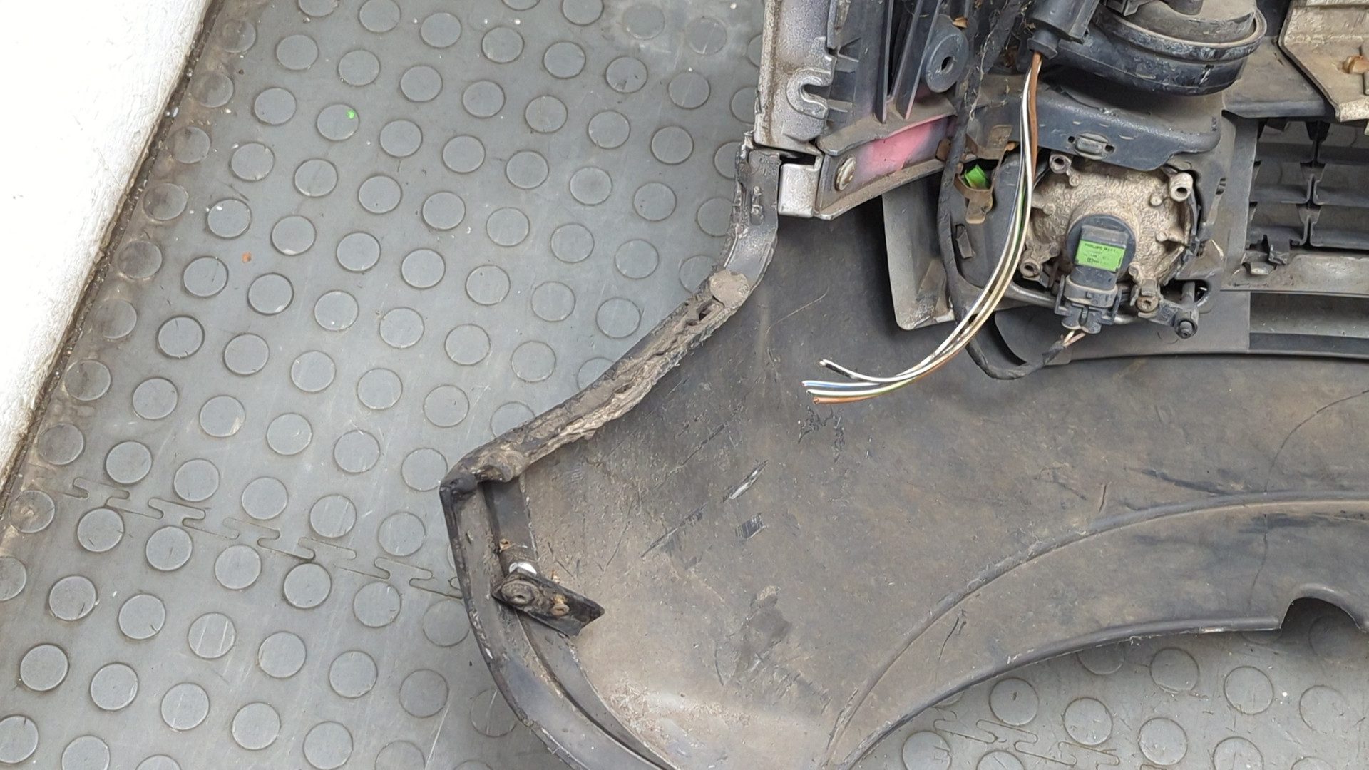 Бампер передний