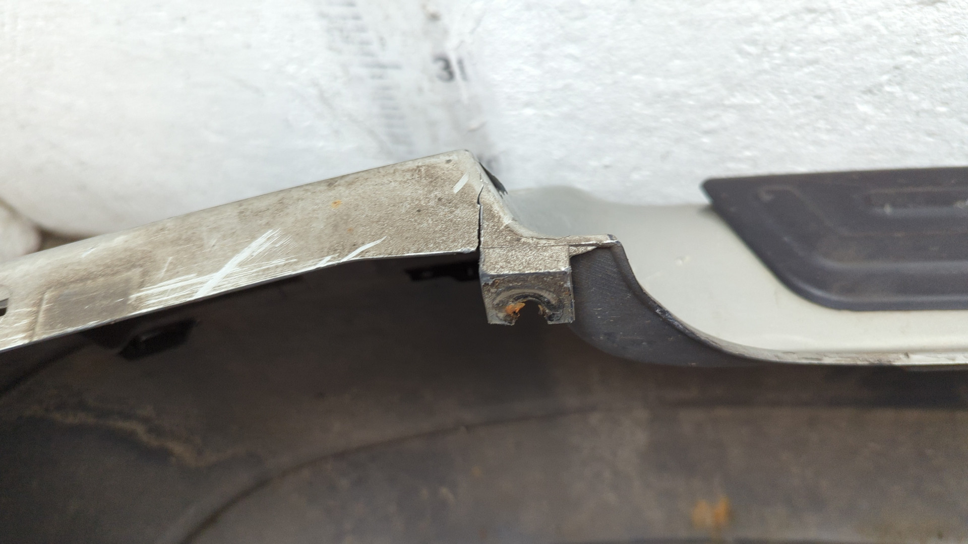 Бампер задний