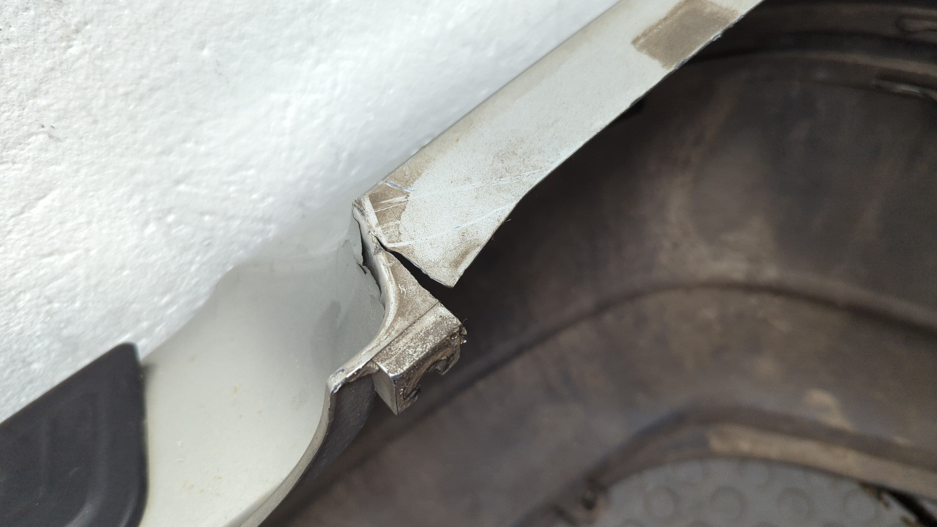 Бампер задний