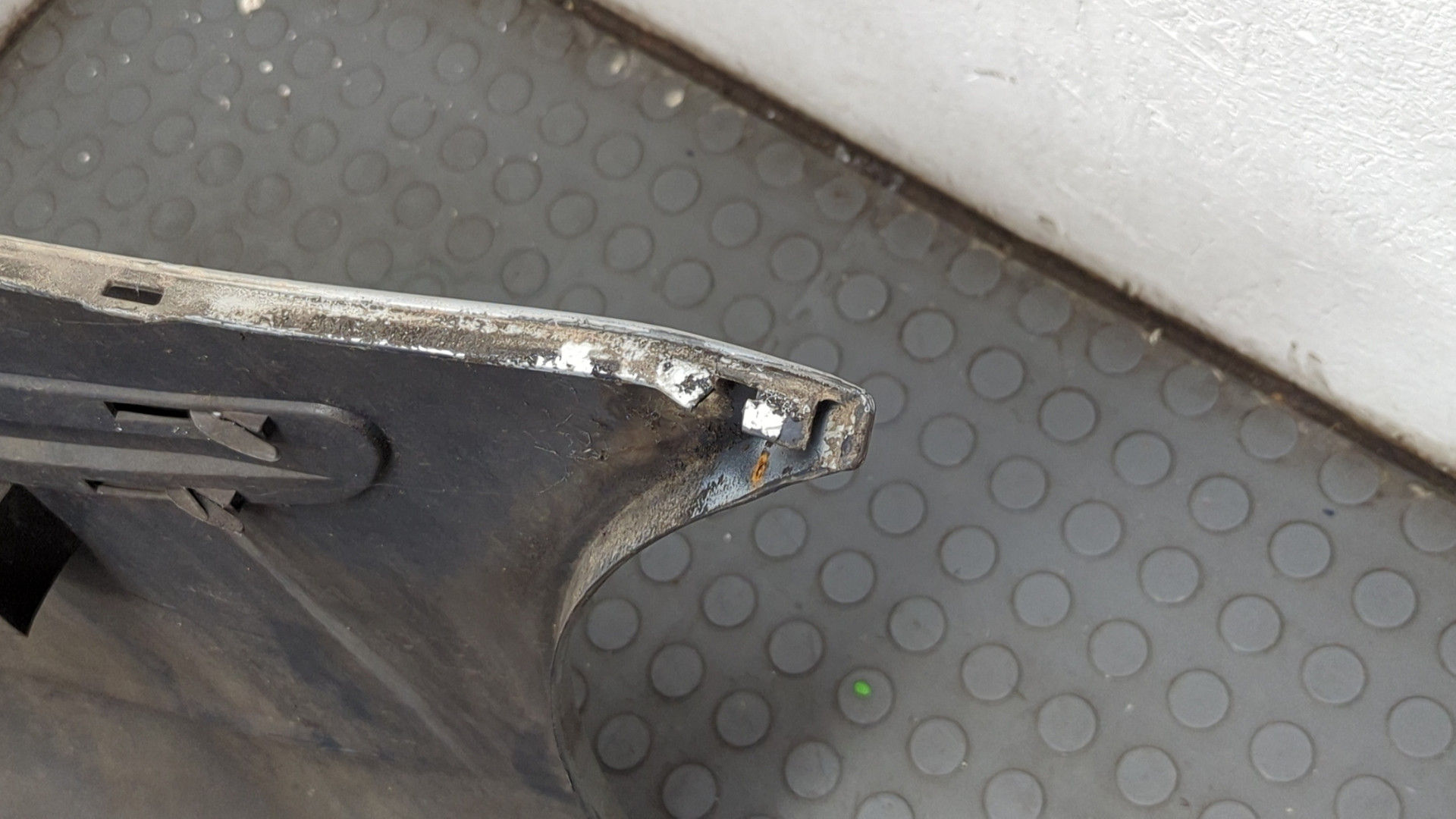 Бампер задний