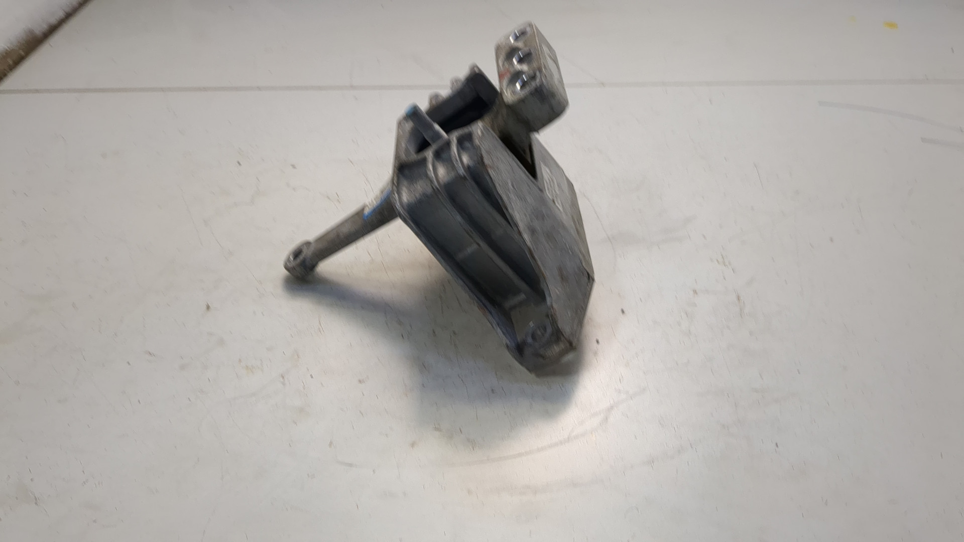 Опора двигателя