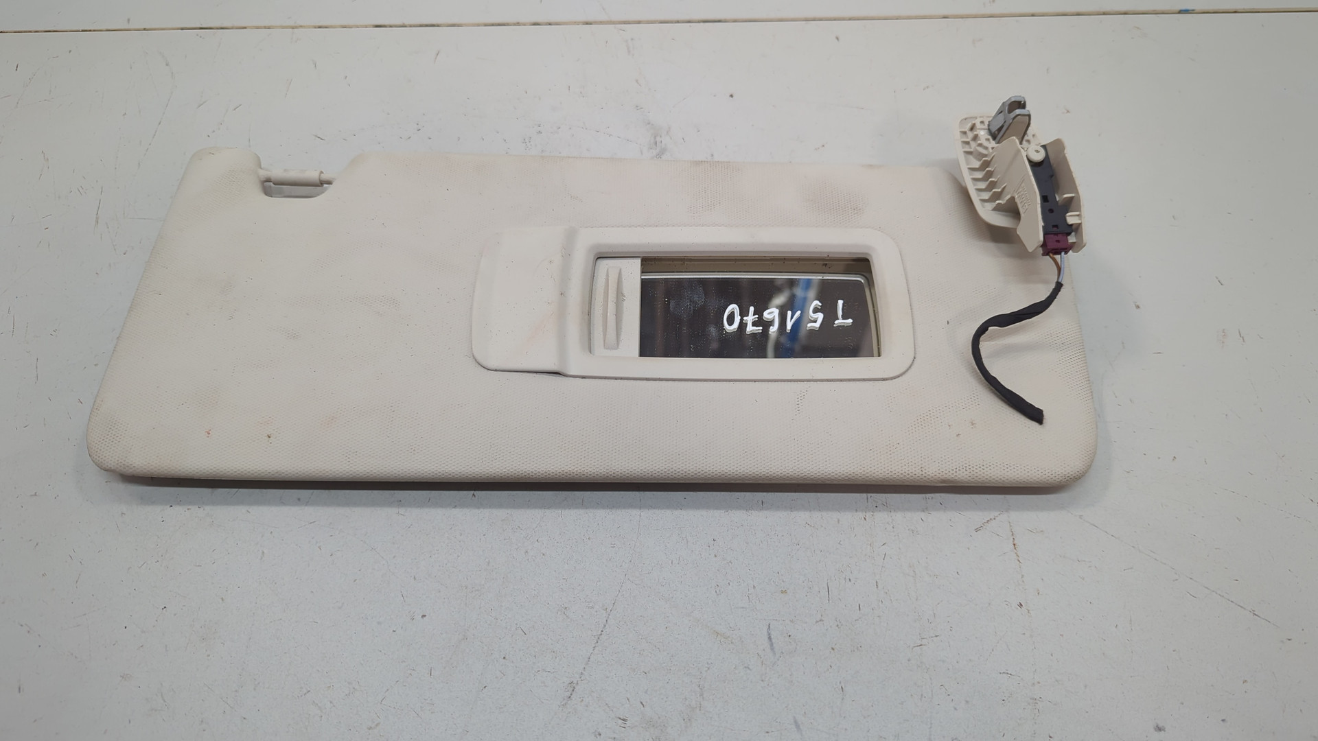 Козырек солнцезащитный