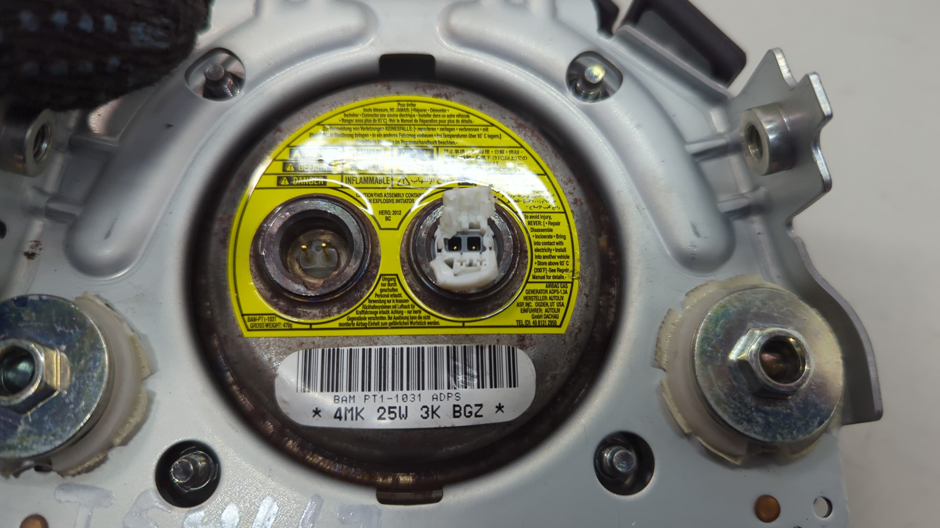 Подушка безопасности в рулевое колесо