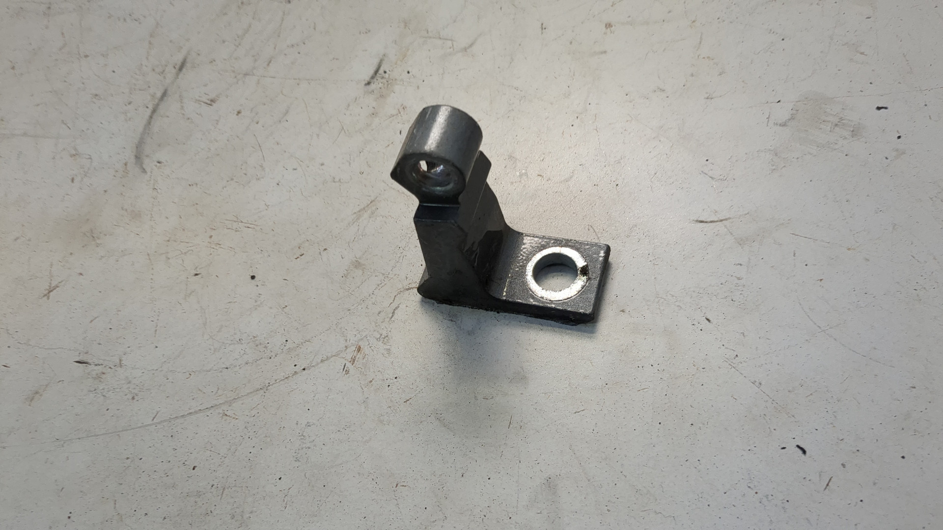 Петля двери