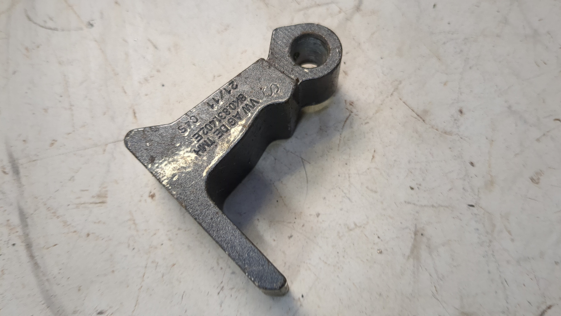 Петля двери