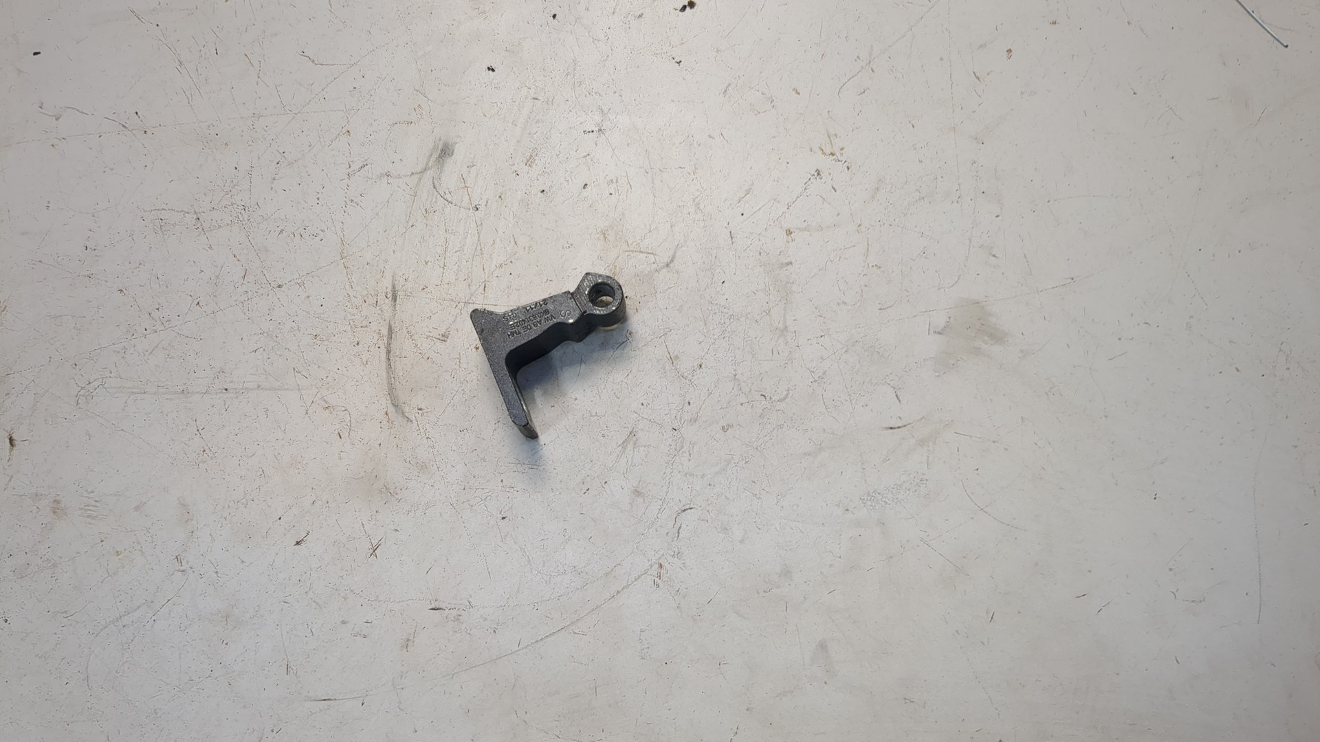 Петля двери