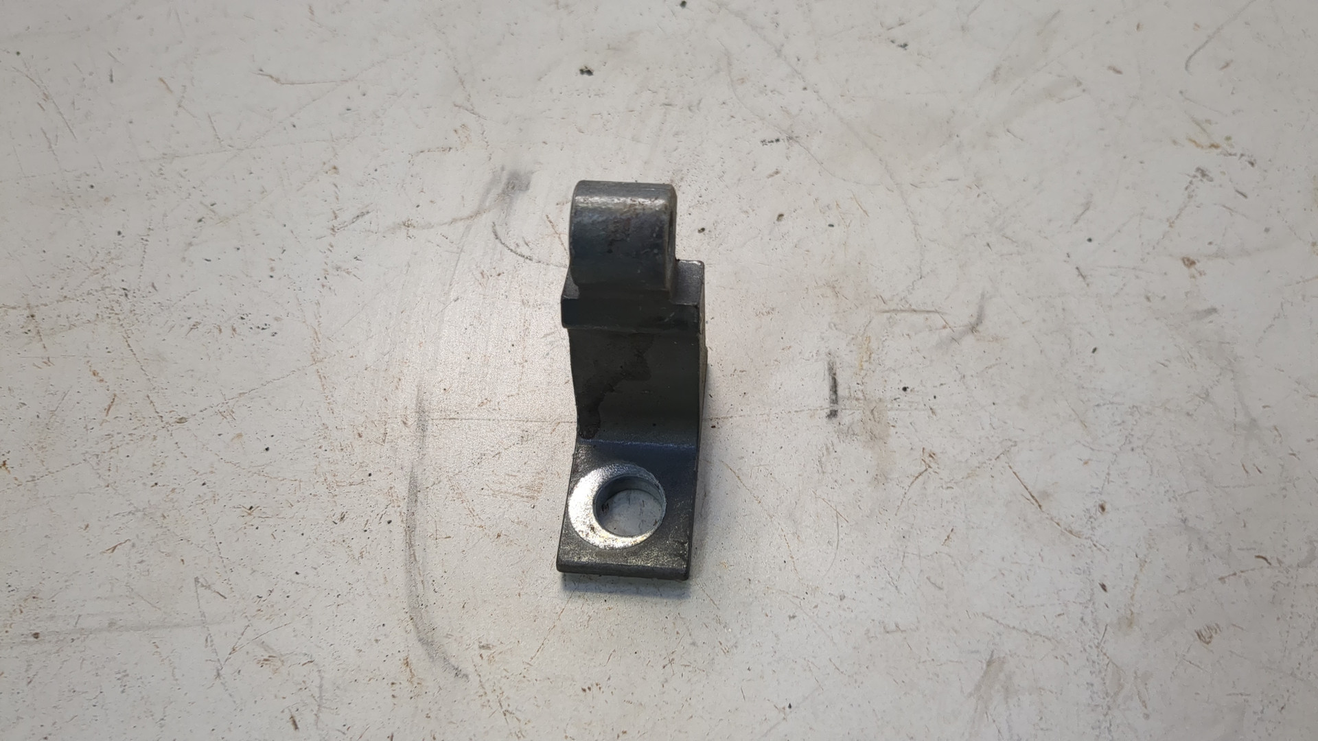 Петля двери