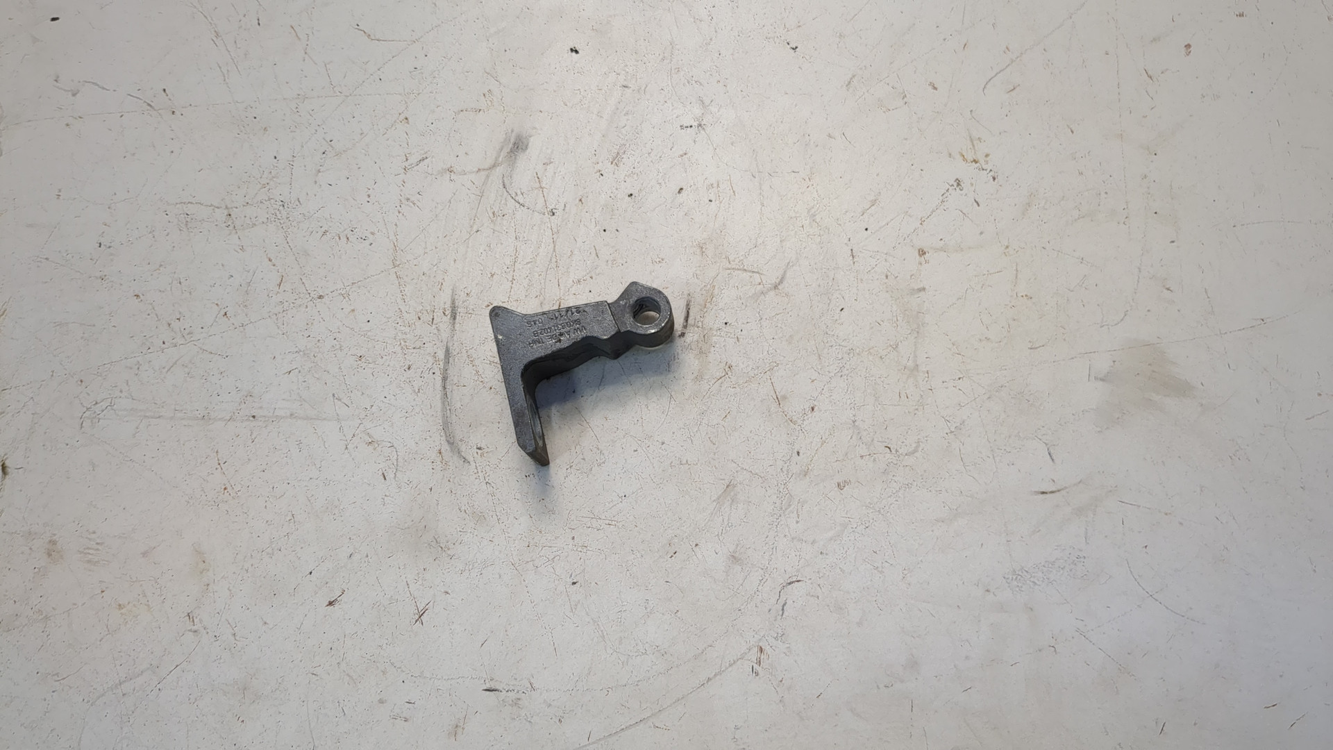 Петля двери