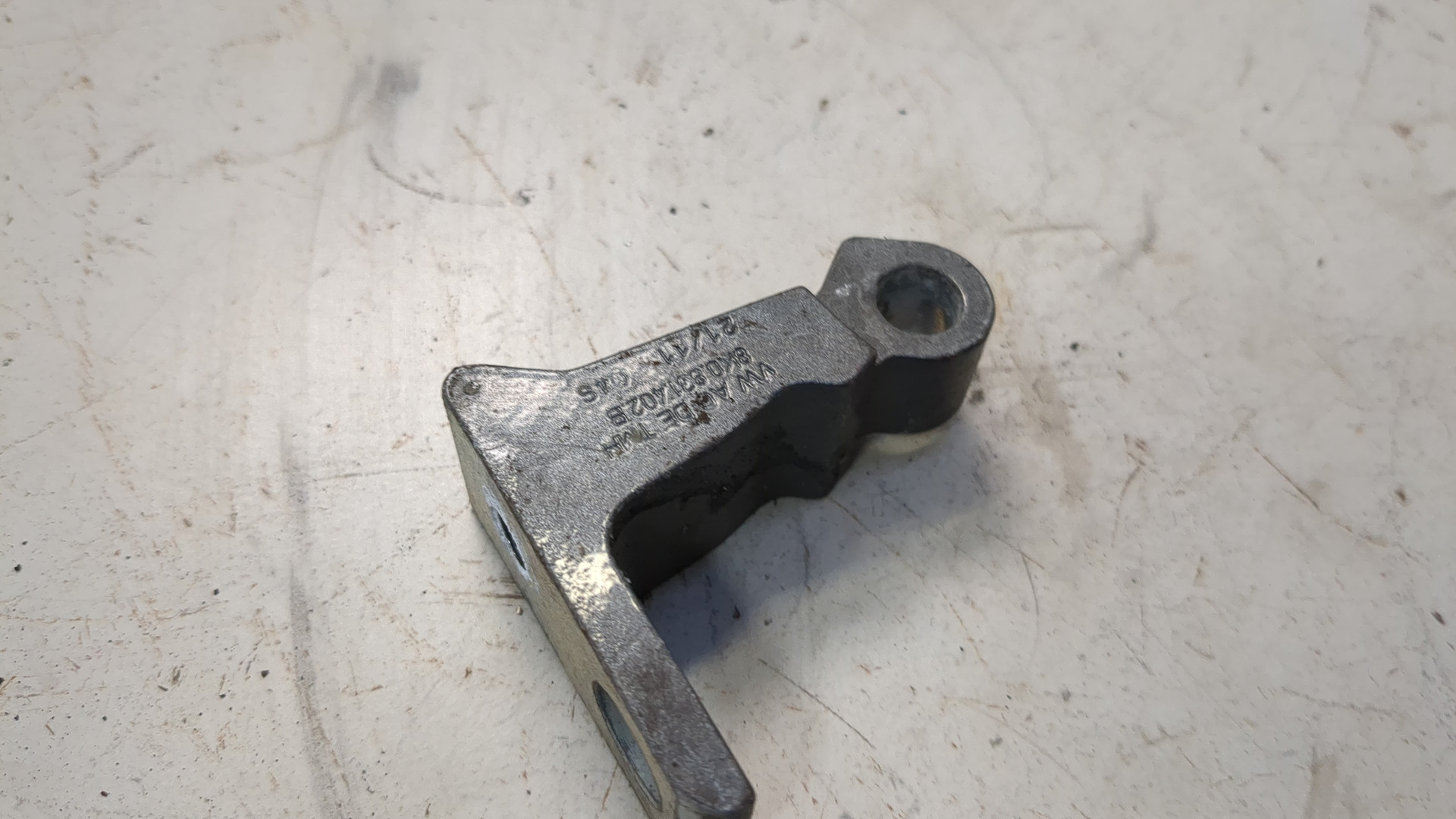 Петля двери