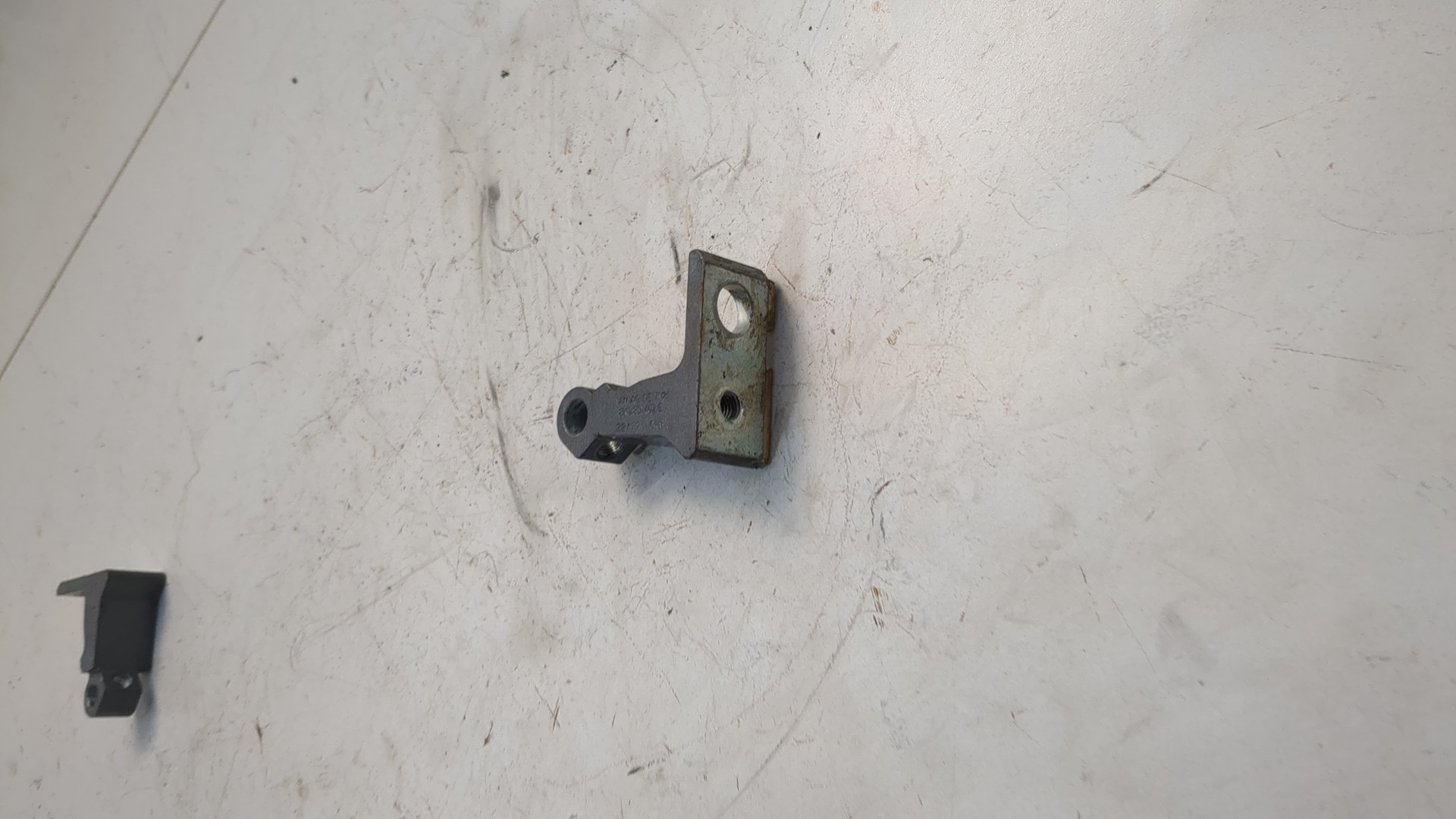 Петля двери