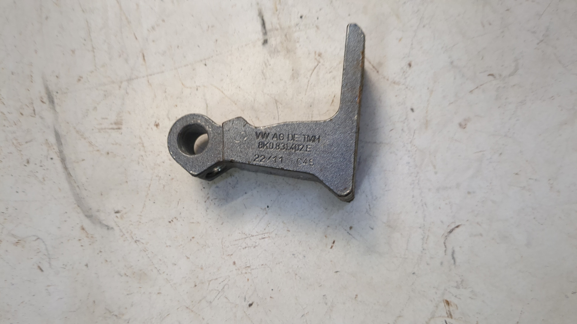 Петля двери