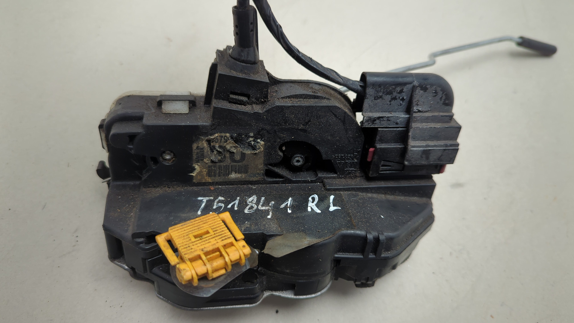 Замок двери задней левой