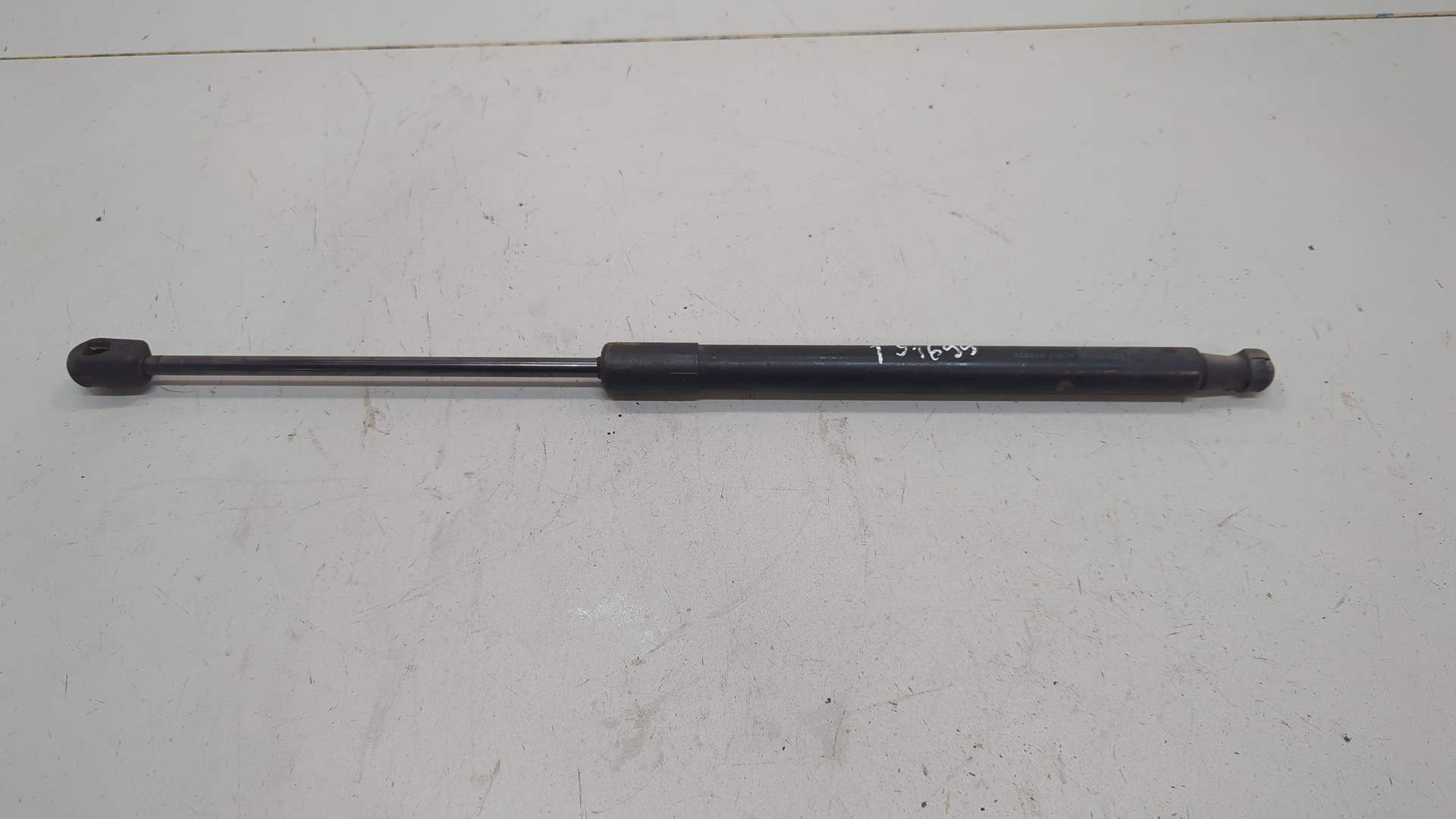 Амортизатор капота