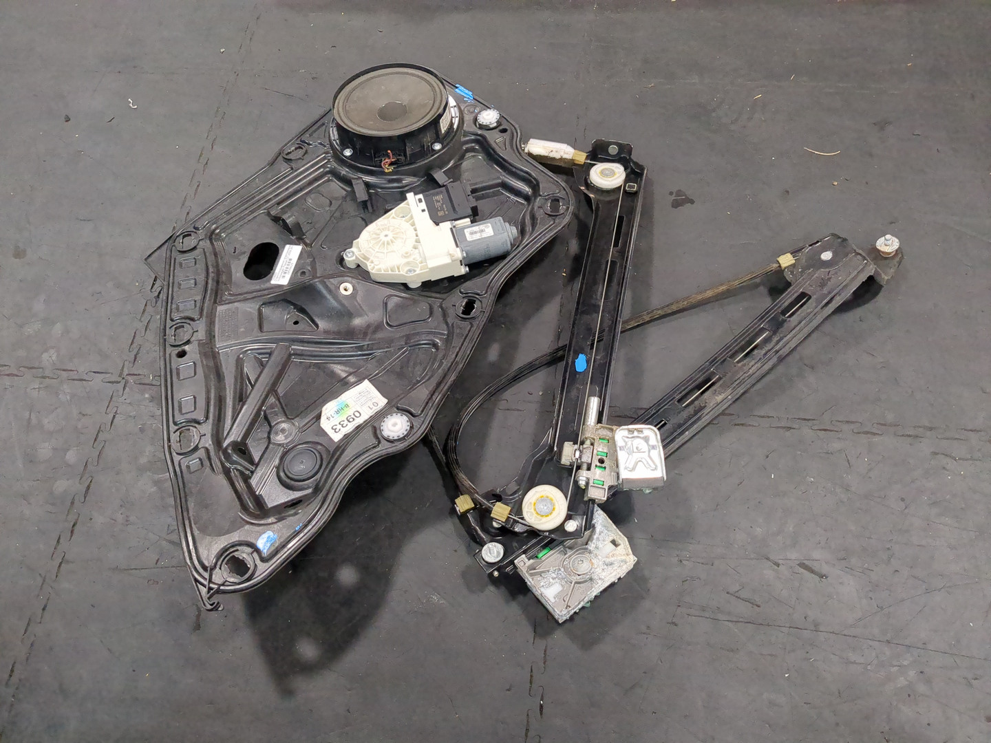 Стеклоподъемник электр. задний правый