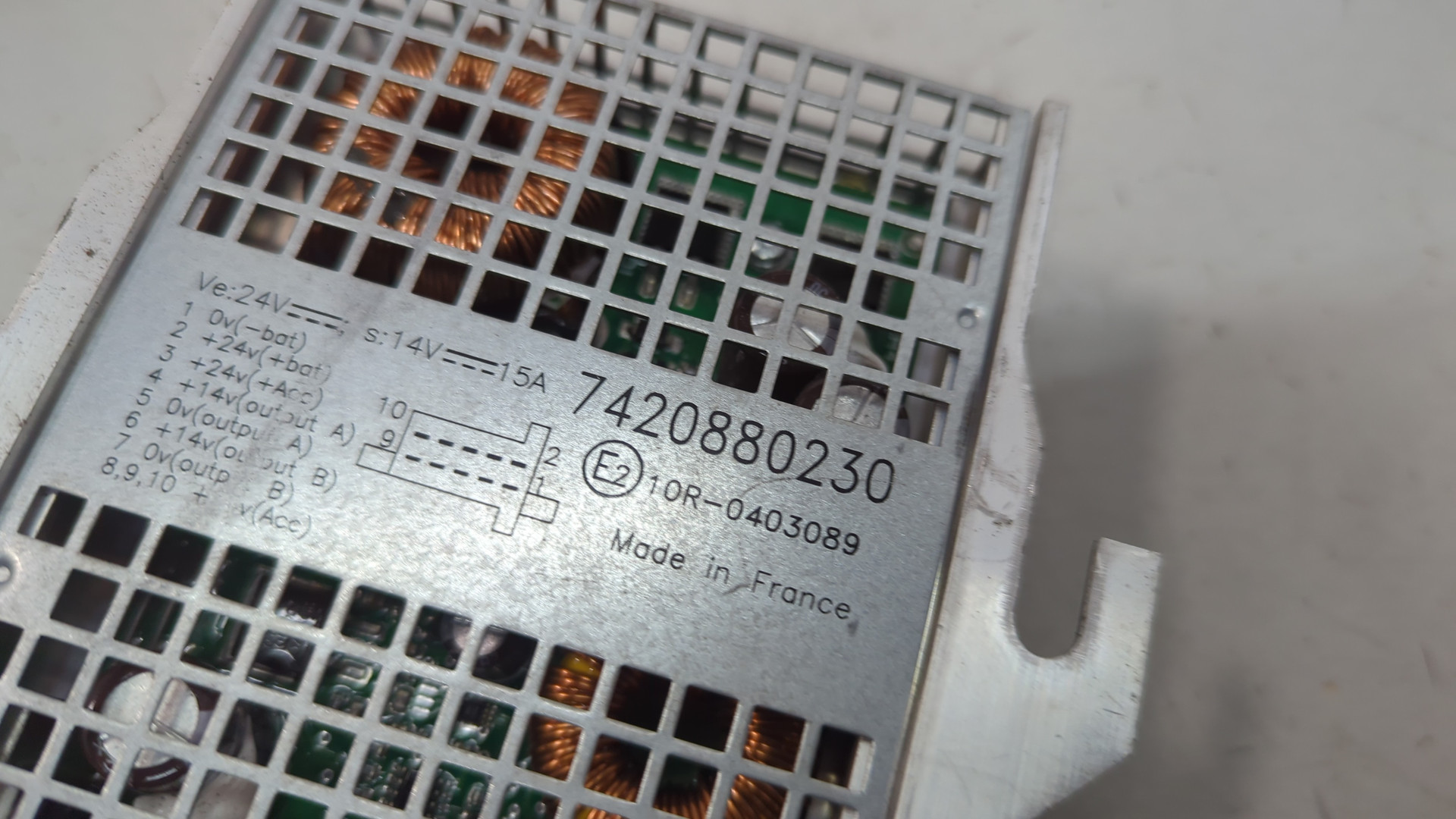 Преобразователь напряжения (адаптер)