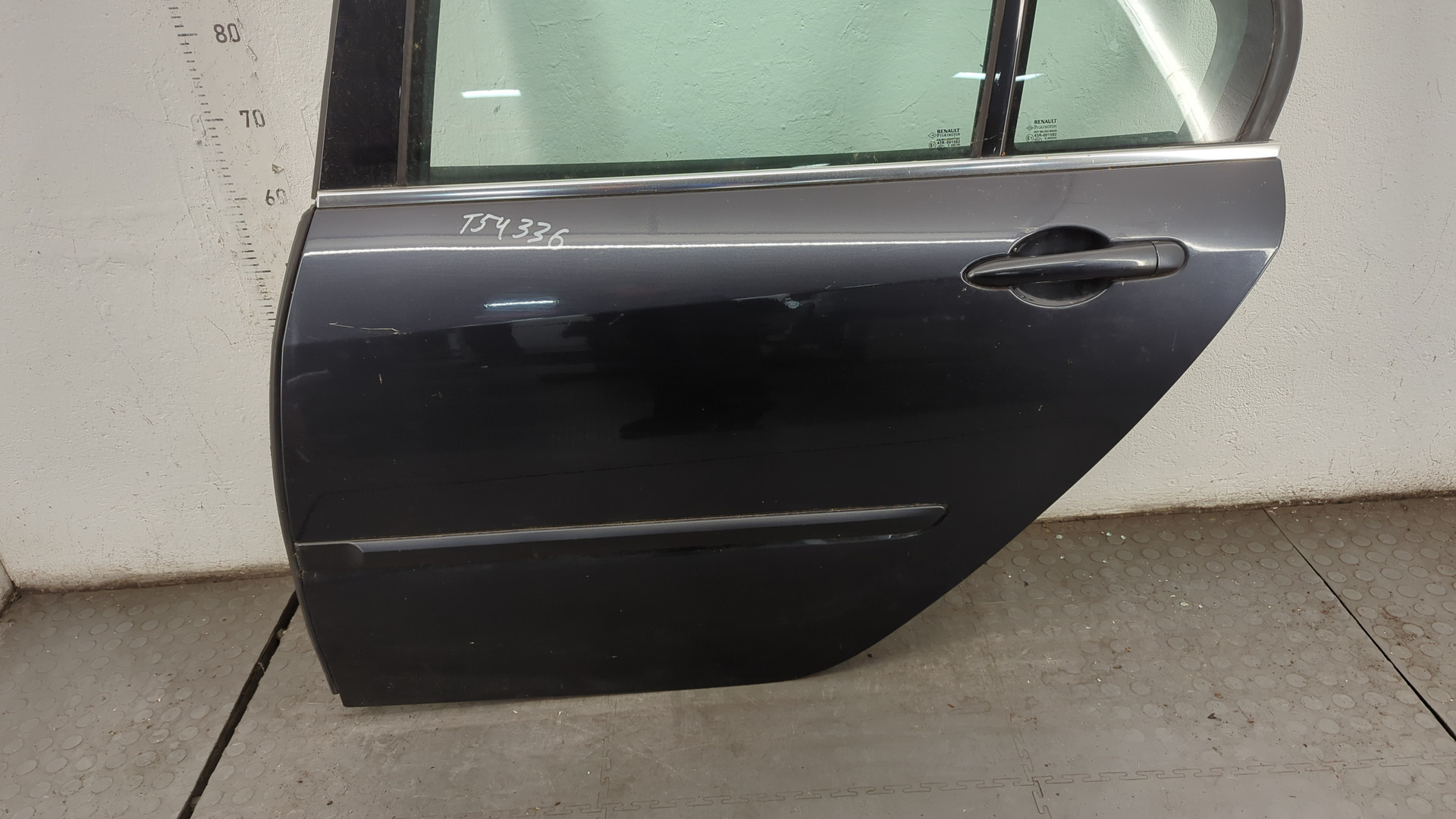 Дверь задняя левая