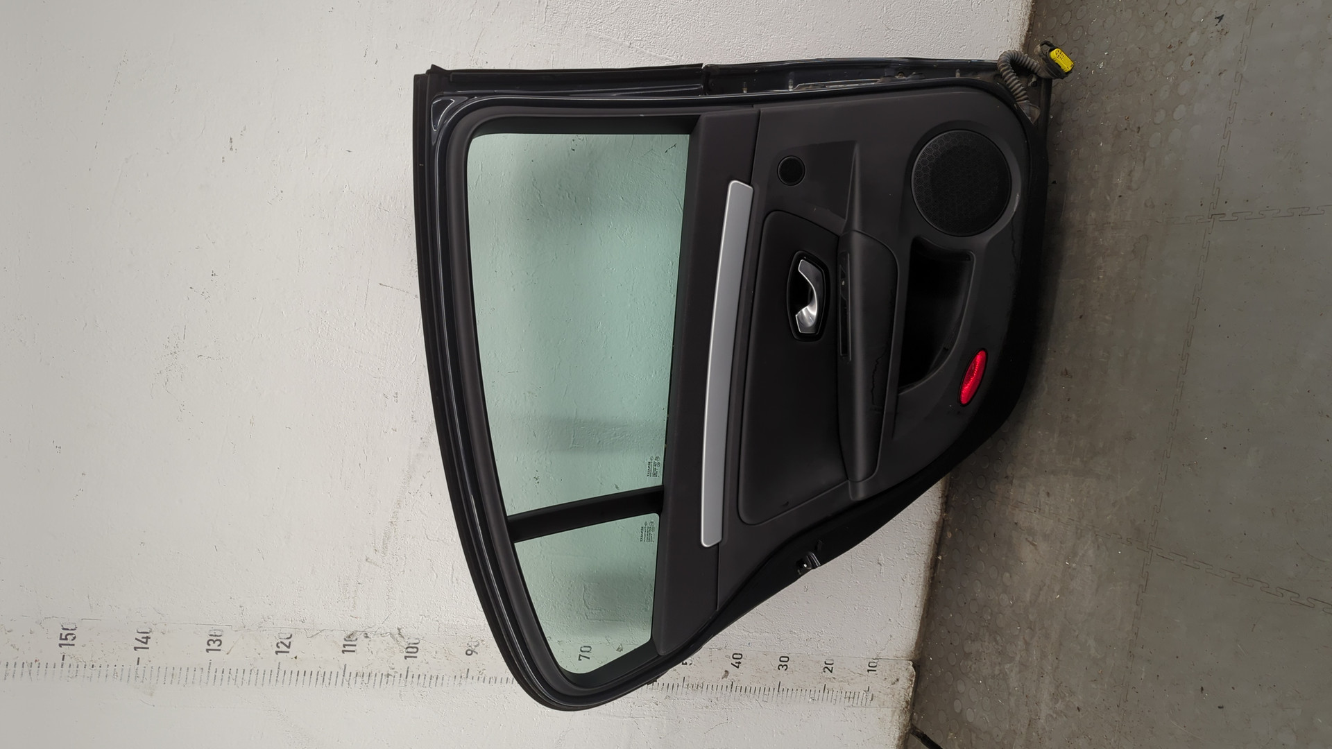 Дверь задняя левая