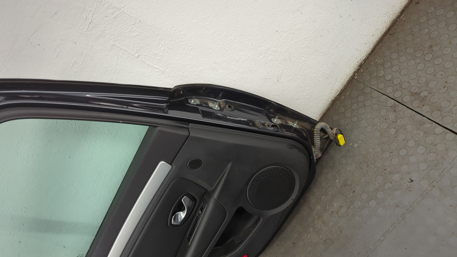 Дверь задняя левая