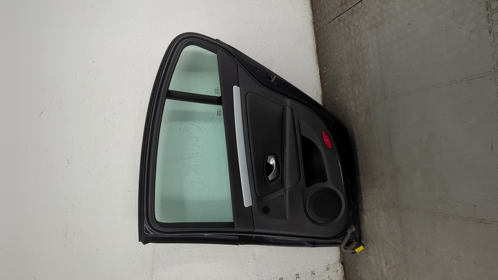 Дверь задняя правая