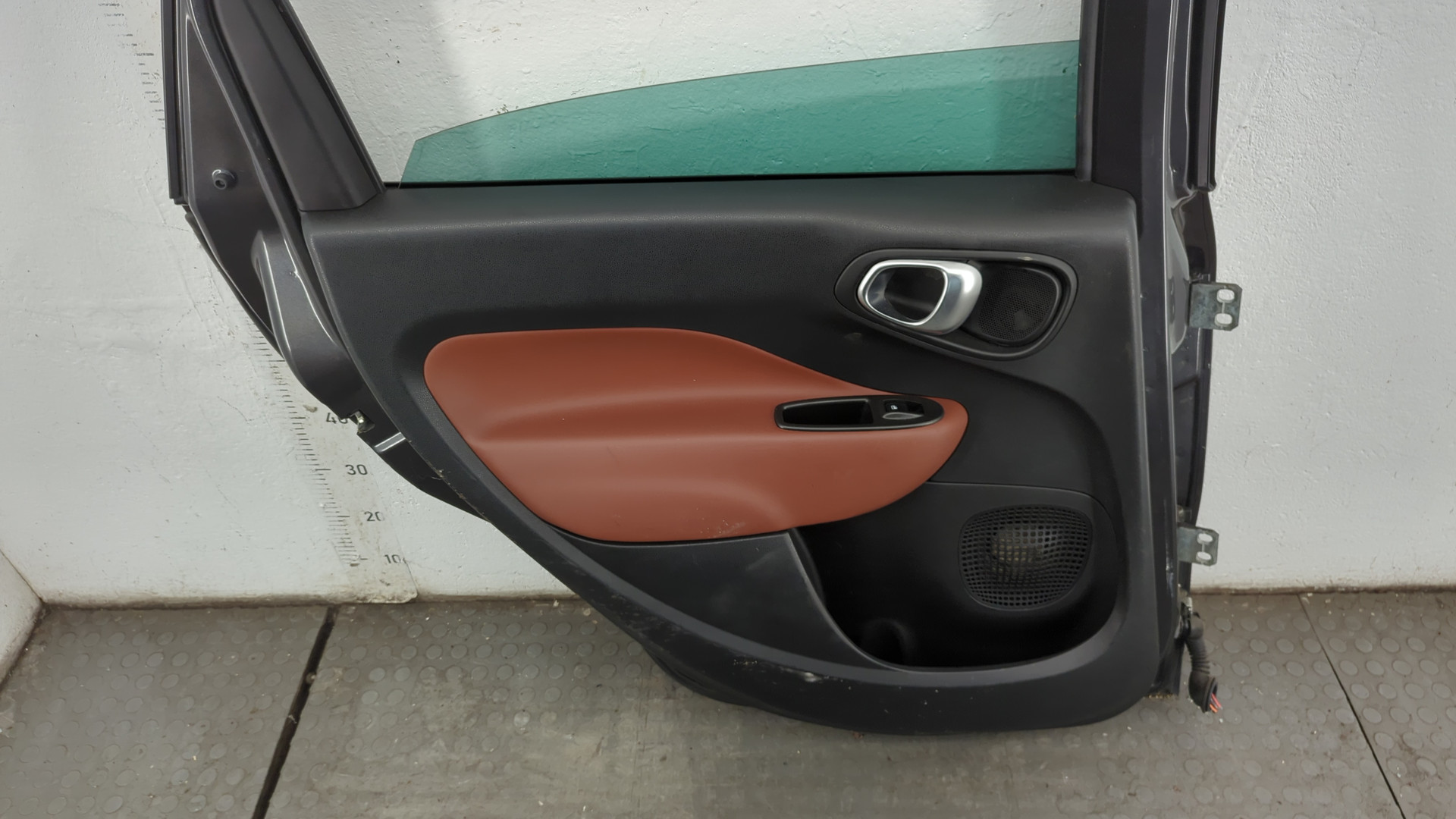 Дверь задняя левая