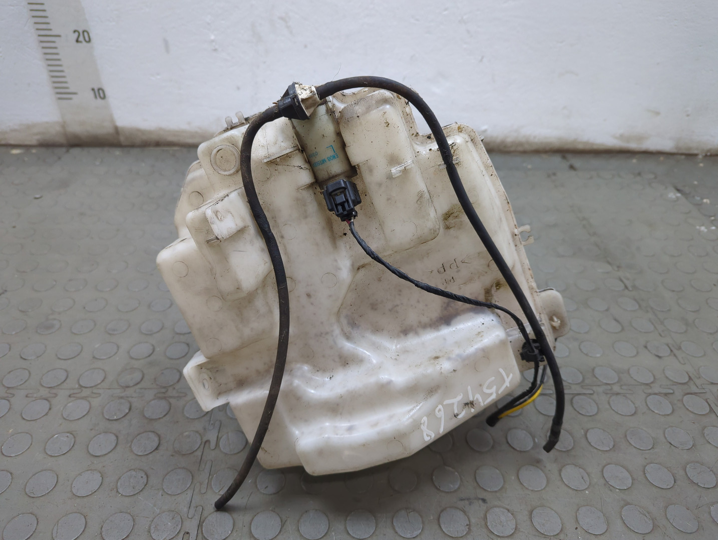 Бачок омывателя лобового стекла