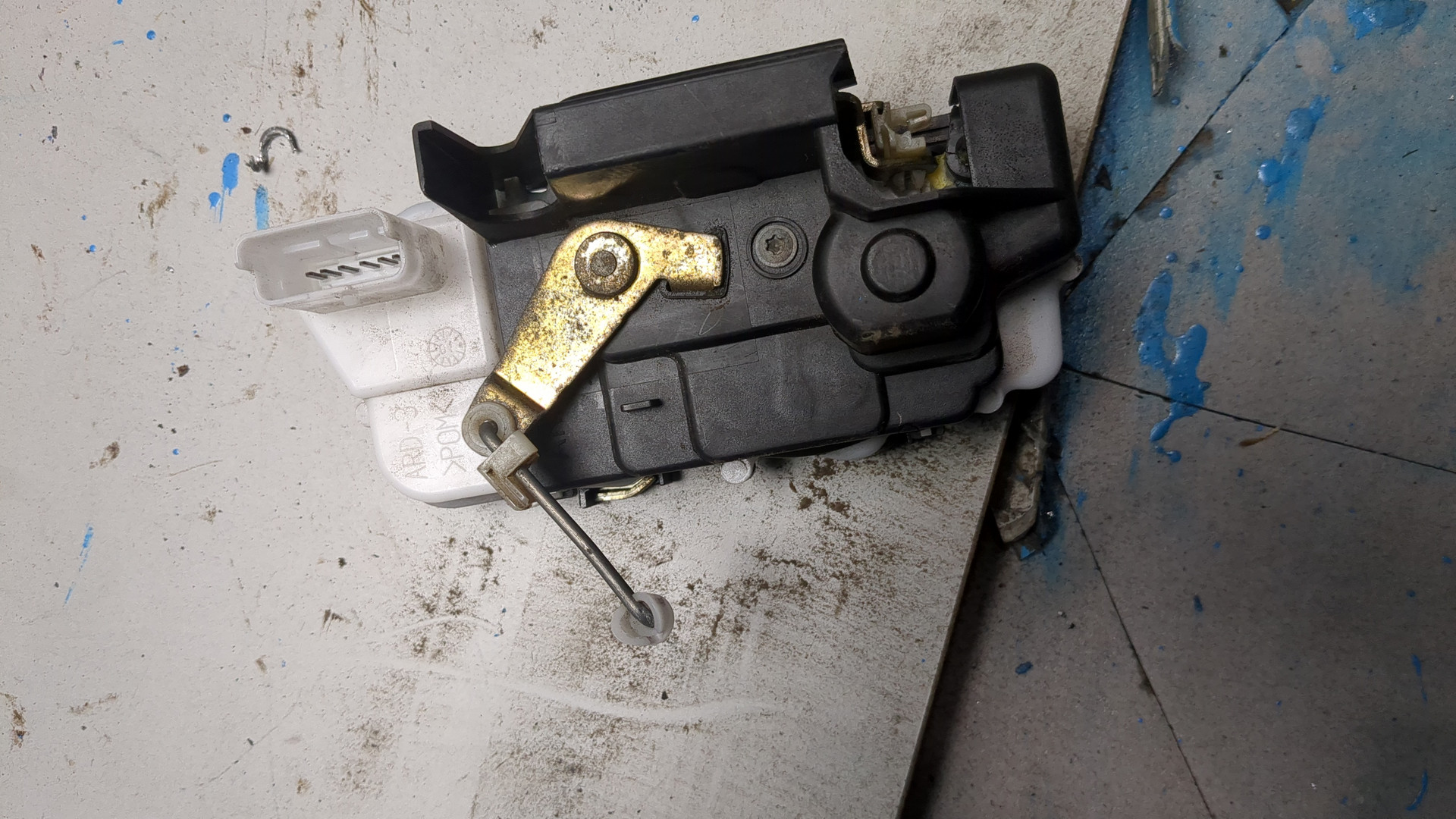 Замок двери задней правой