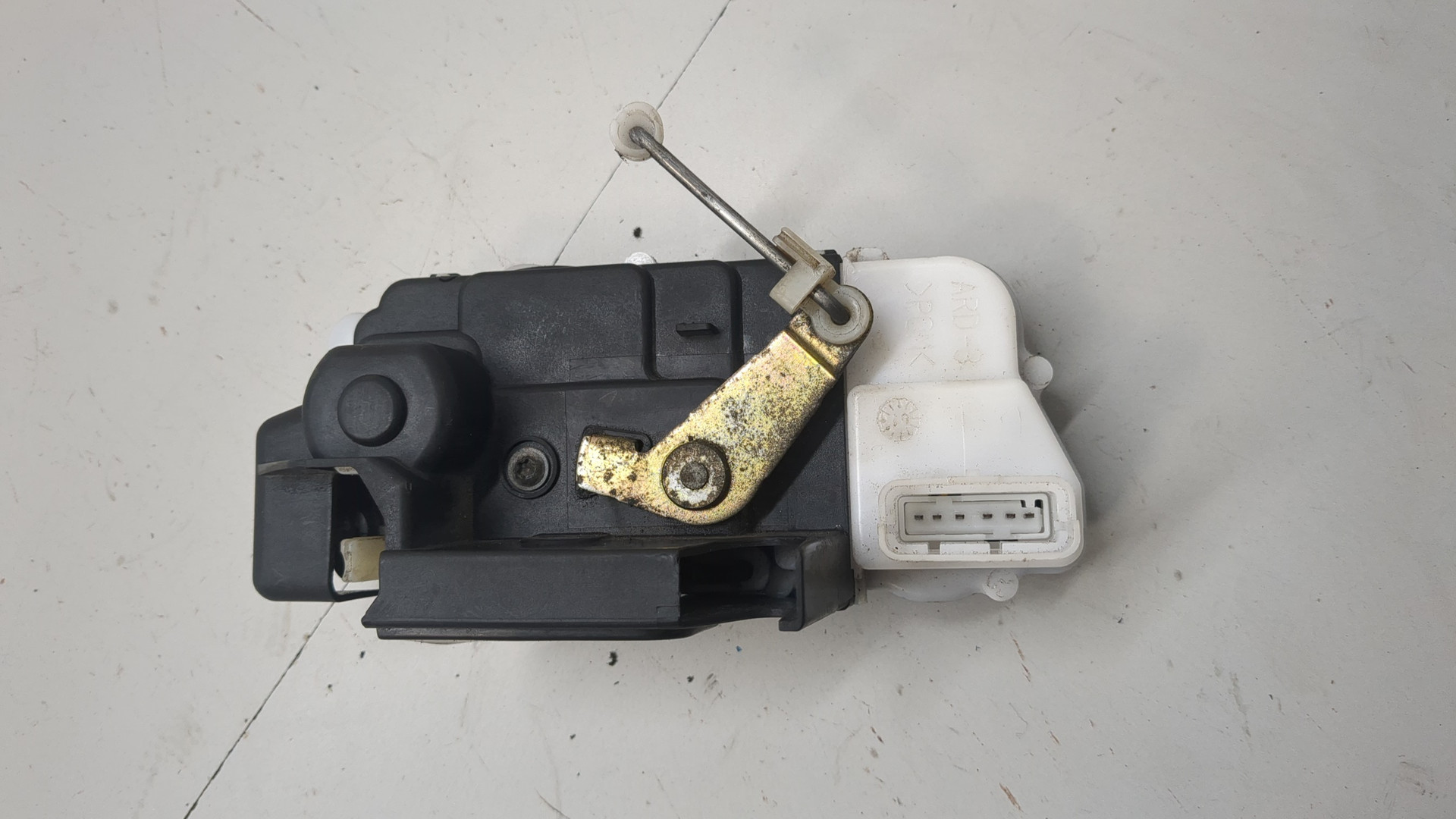 Замок двери задней правой