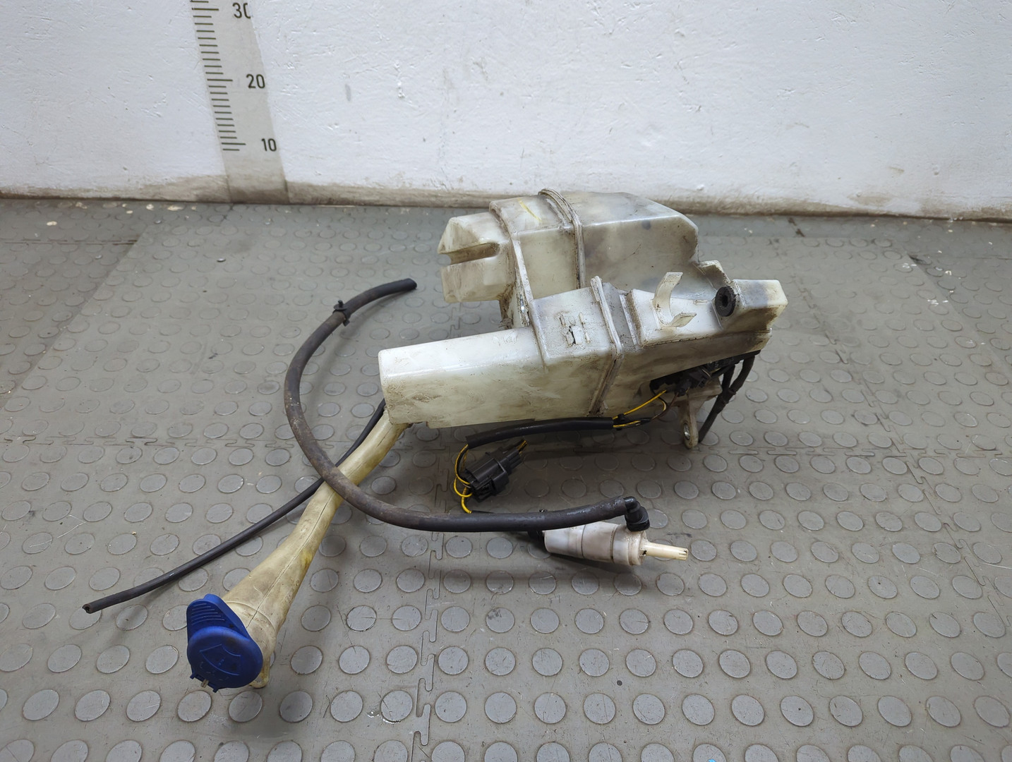 Бачок омывателя лобового стекла