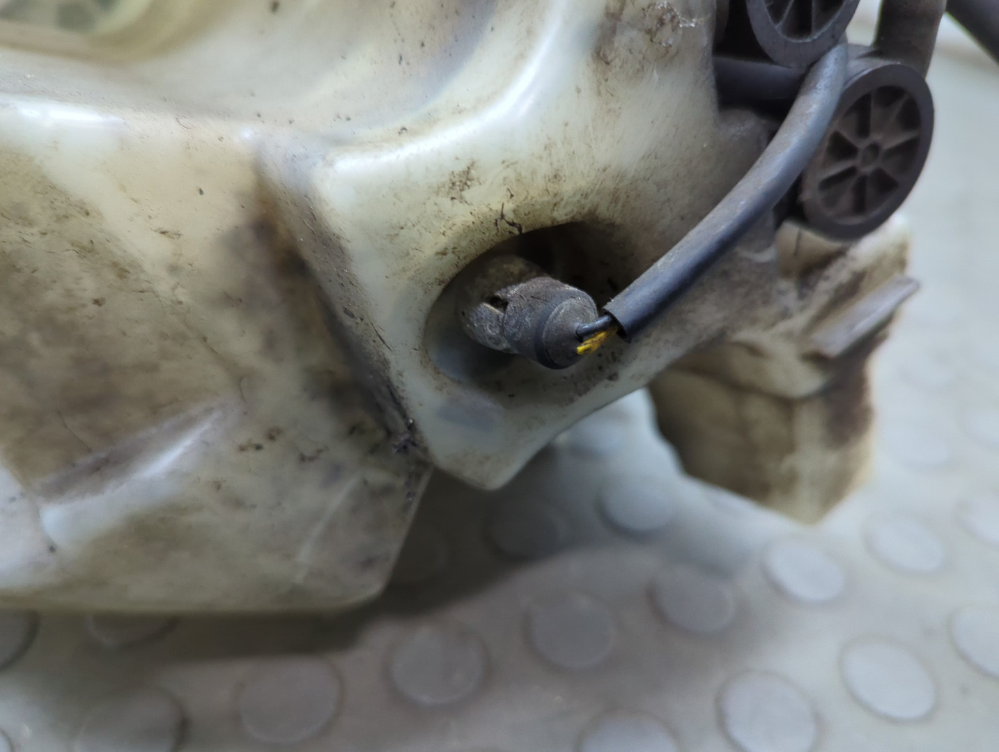 Бачок омывателя лобового стекла