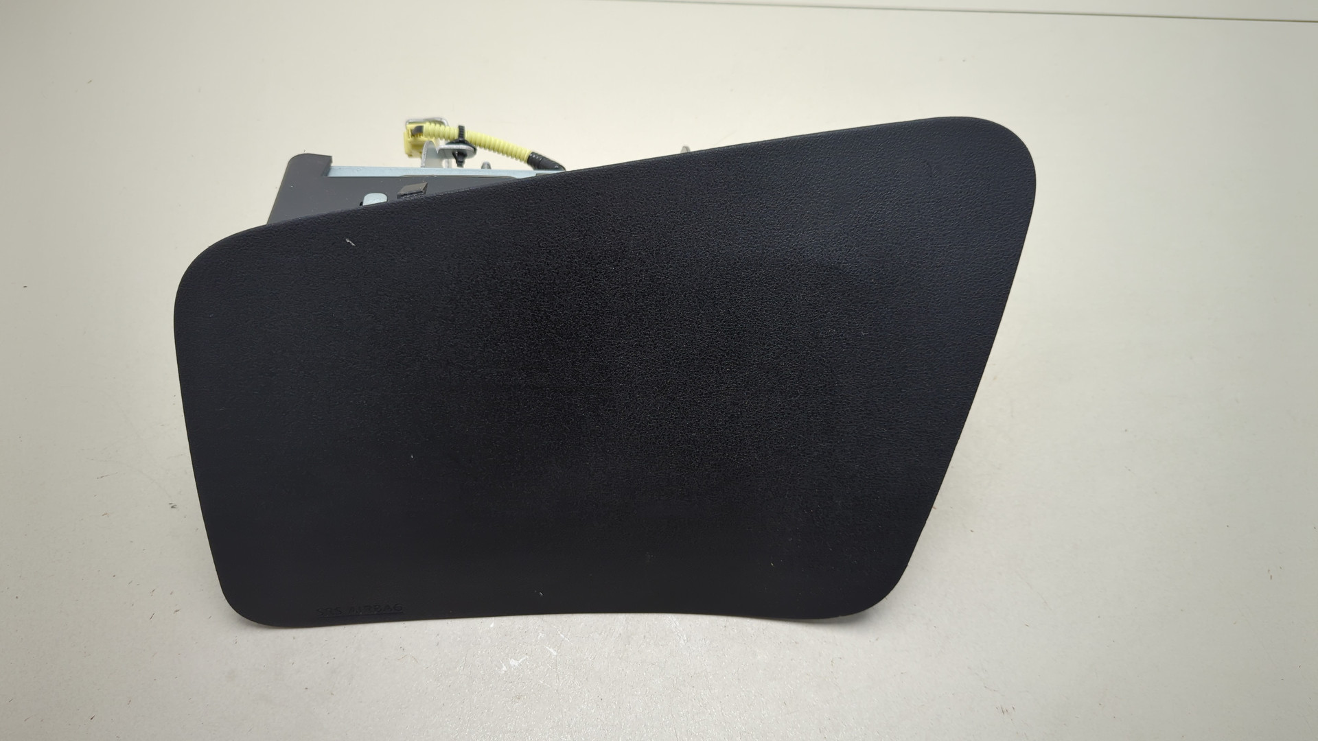 Подушка безопасности пассажирская (в торпедо)