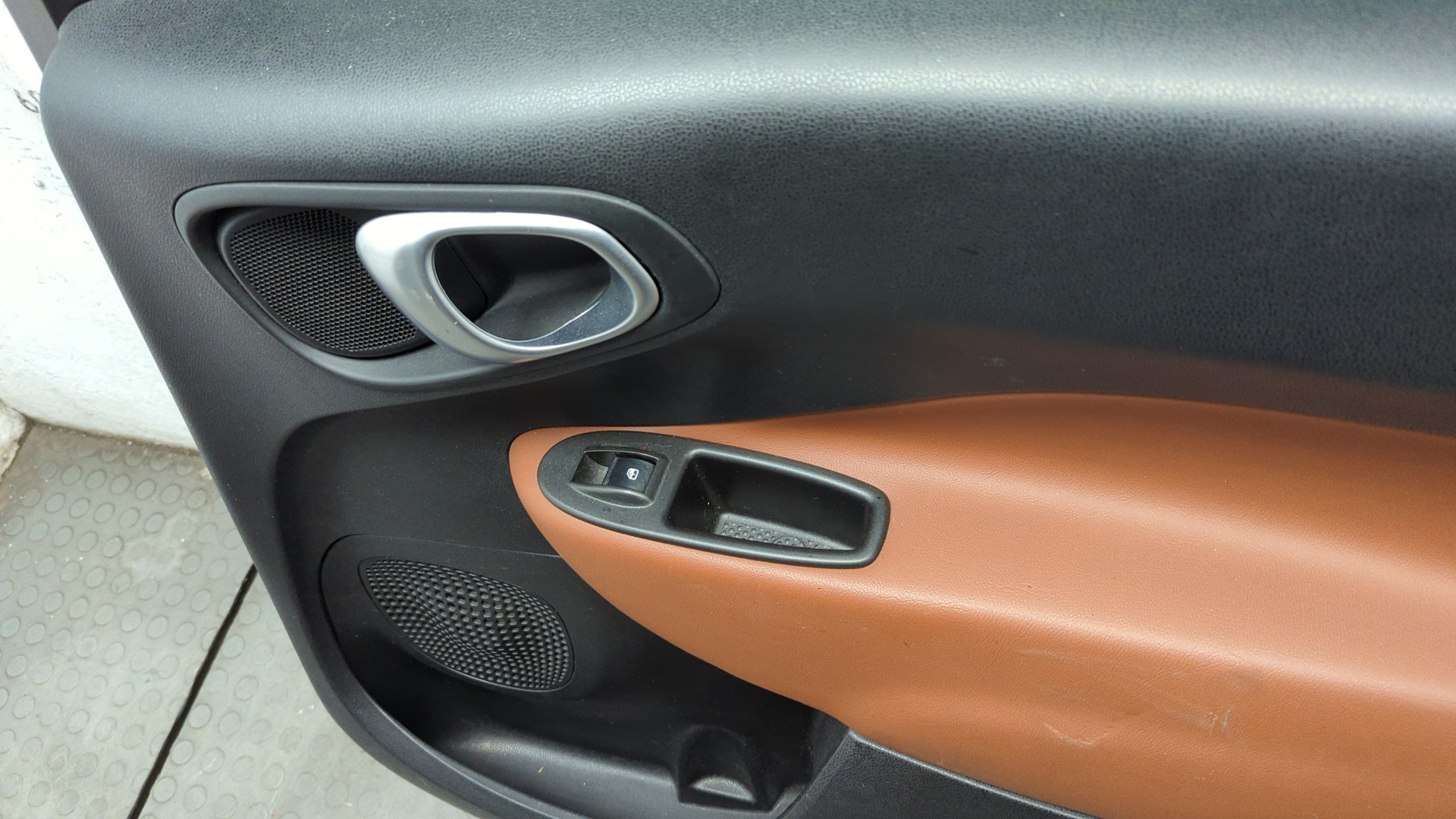 Дверь задняя правая